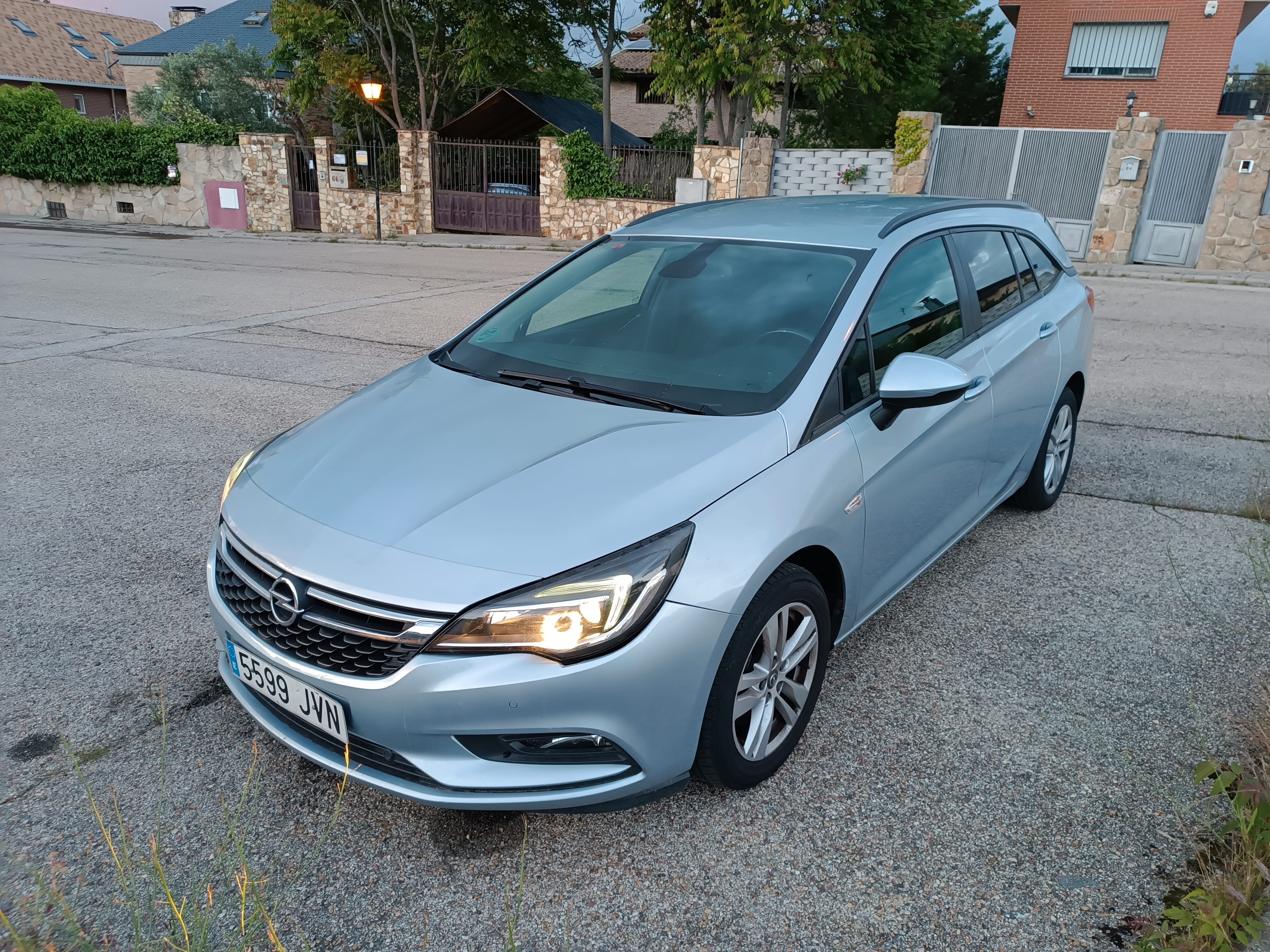 Opel Astra Sports Tourer 1.6 CDTI 136CV with Air conditioning