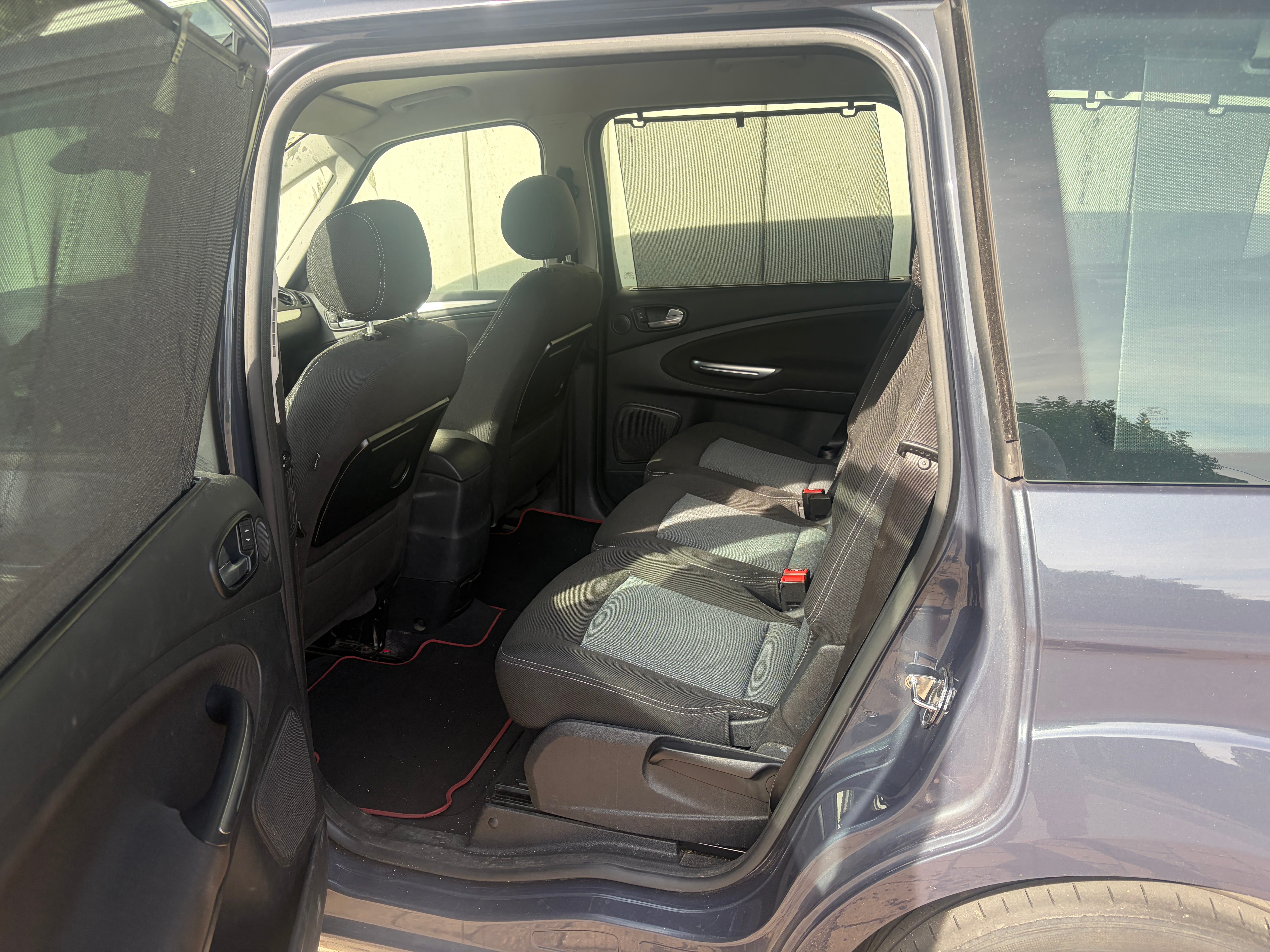Ford Galaxy mit Autoradio