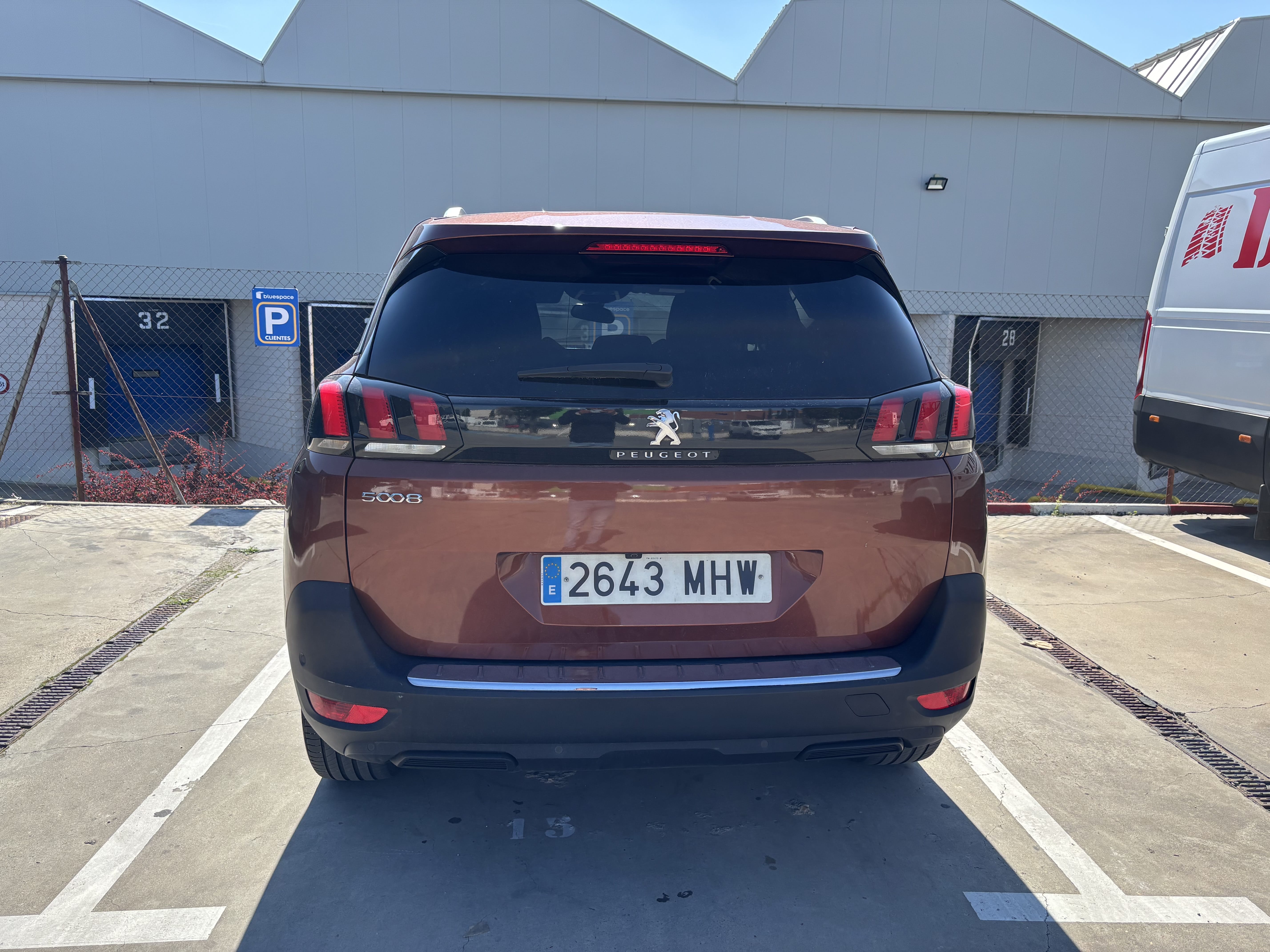 Peugeot e-5008 Allure Premium con Cámara de marcha atrás