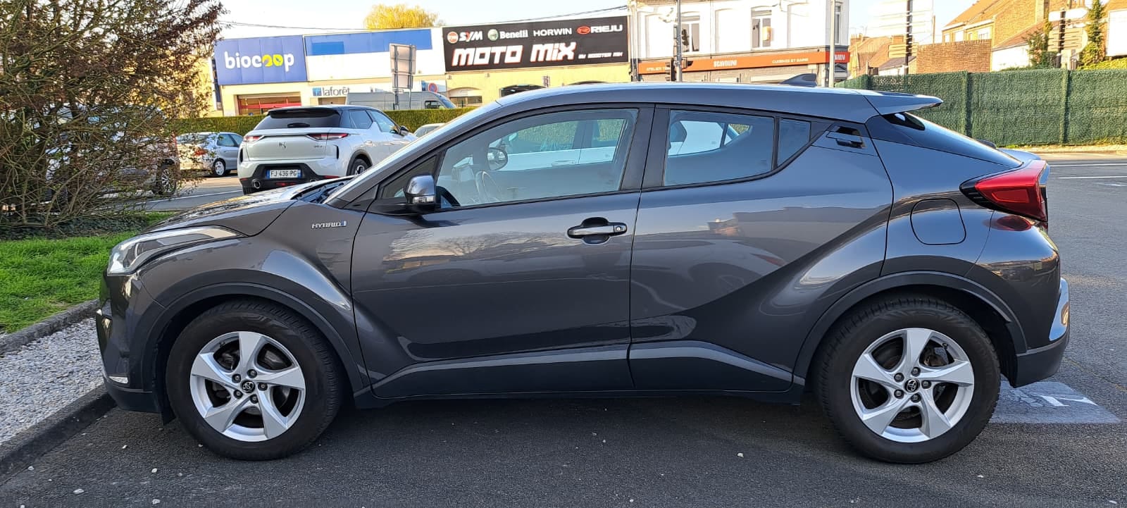 Toyota C-HR Hybrid avec Climatisation
