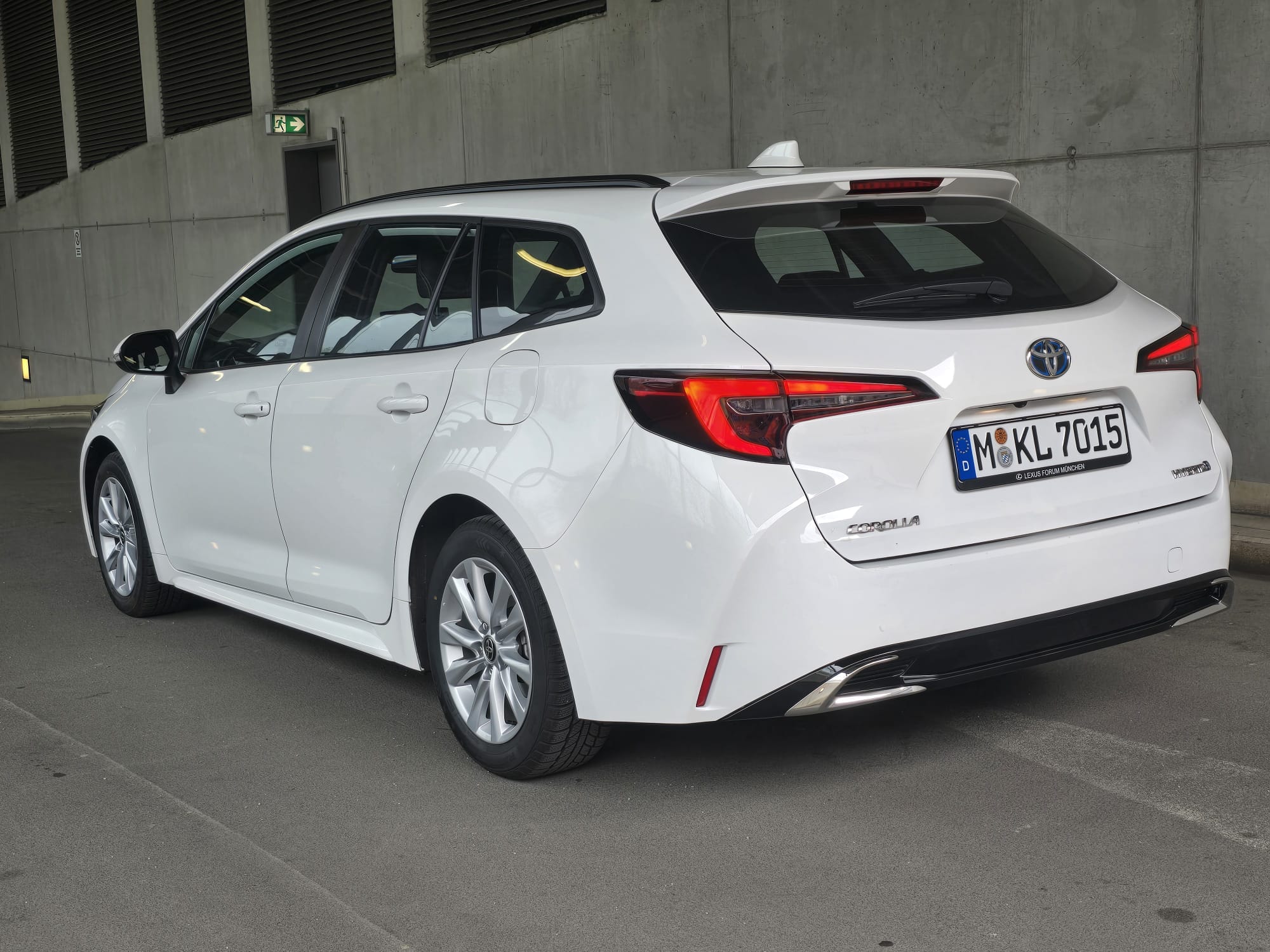 Toyota Corolla Touring Sports Dynamic Business Hybrid mit Klimaanlage