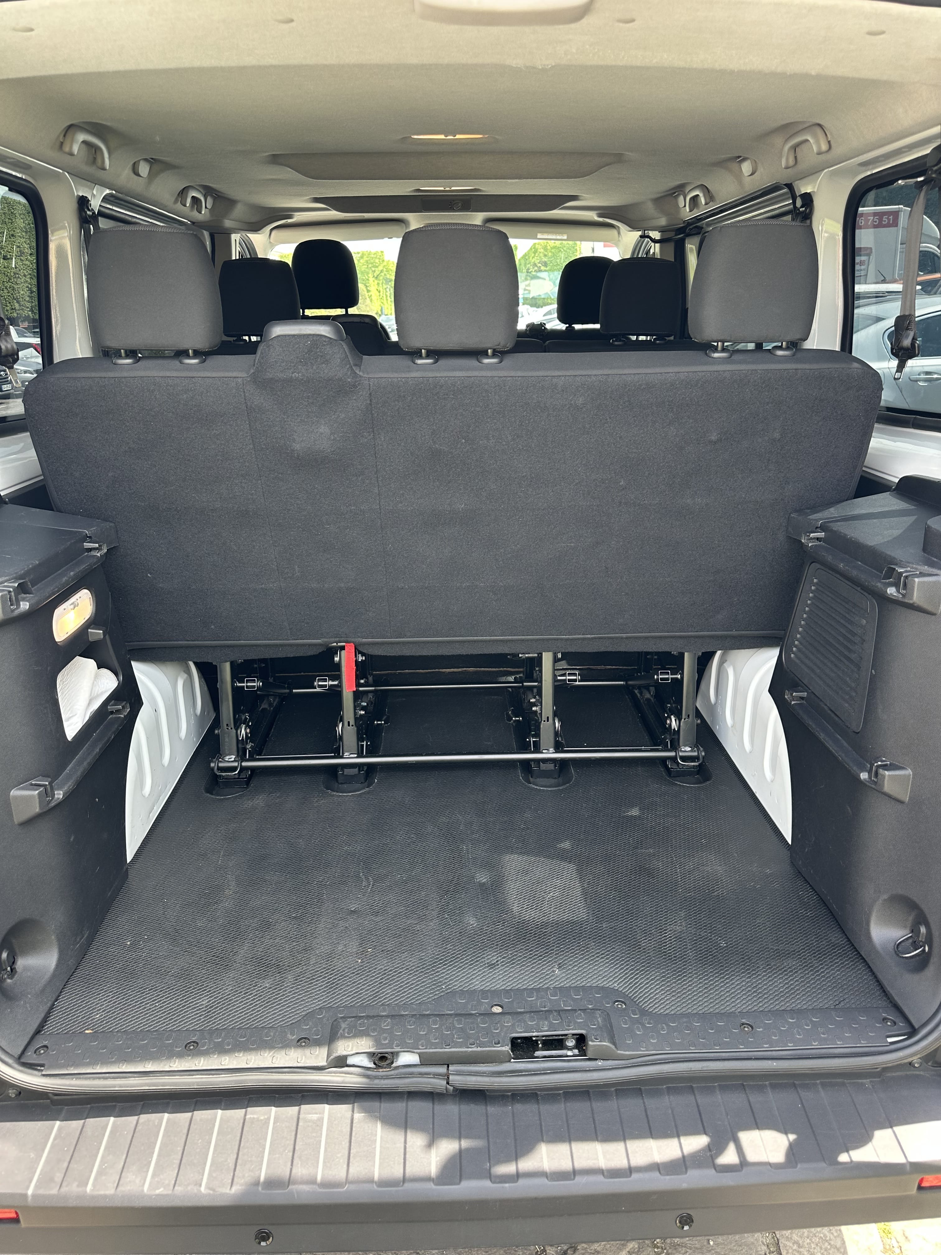 Renault Trafic Passenger 2.0 cdi avec Audio Bluetooth