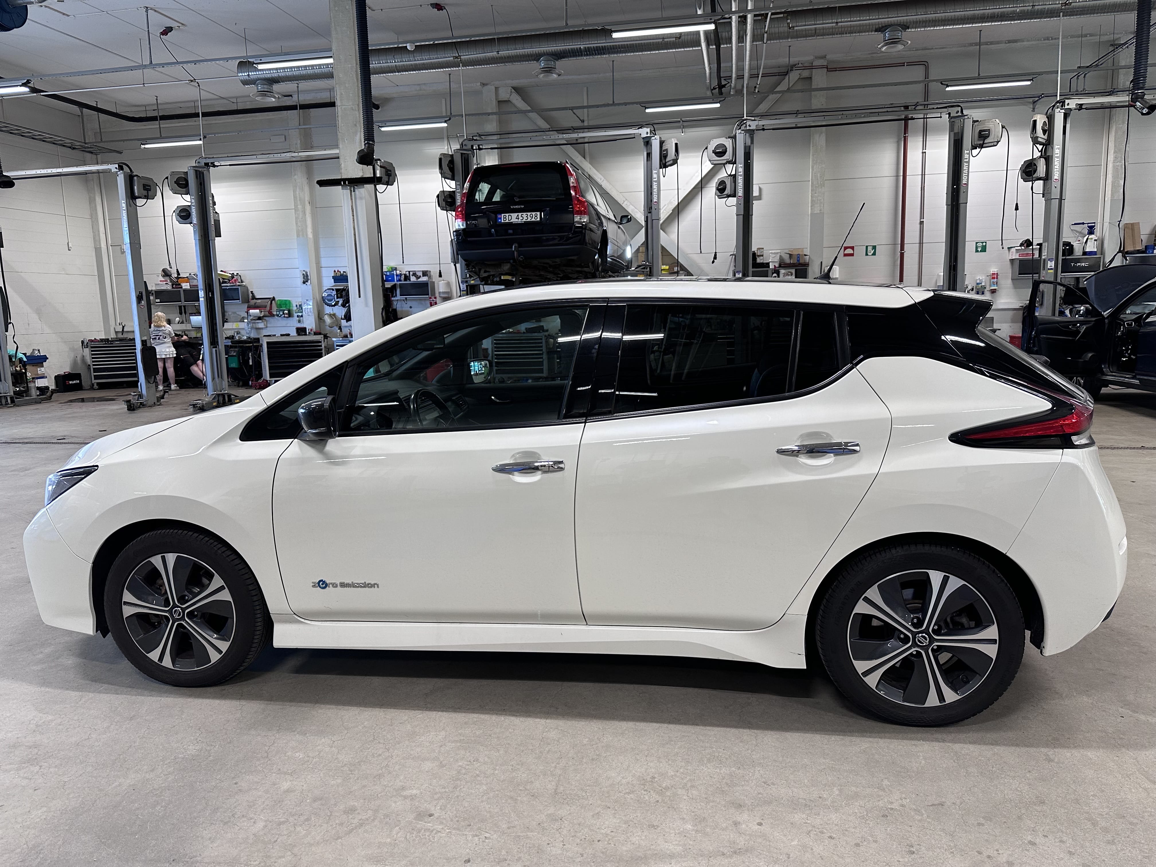 Nissan Leaf Tekna 40kWh with Air conditioning