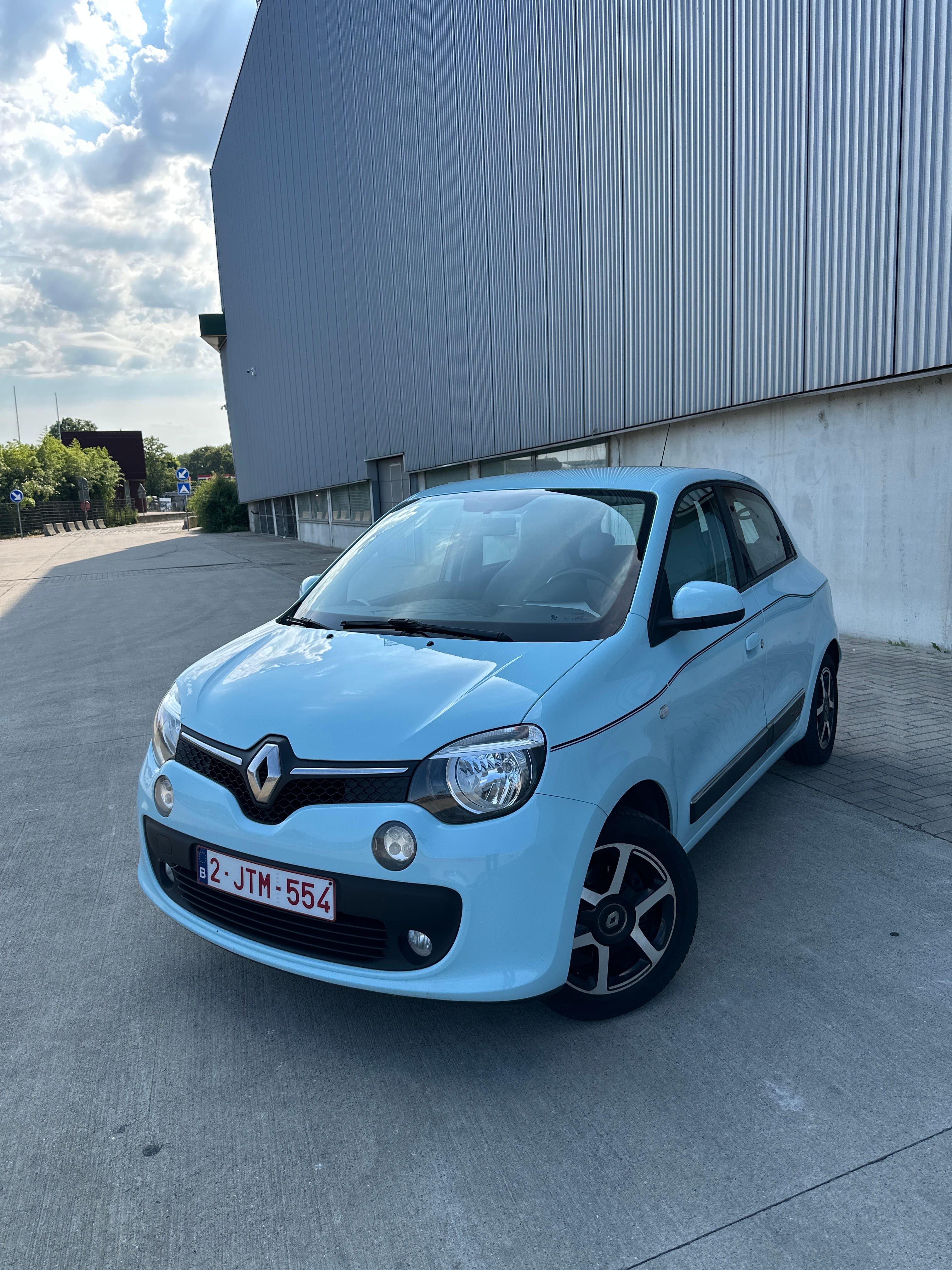 Renault Twingo III  Économique, Pratique et Facile à Conduire, 2017, Euro 95 (E10)