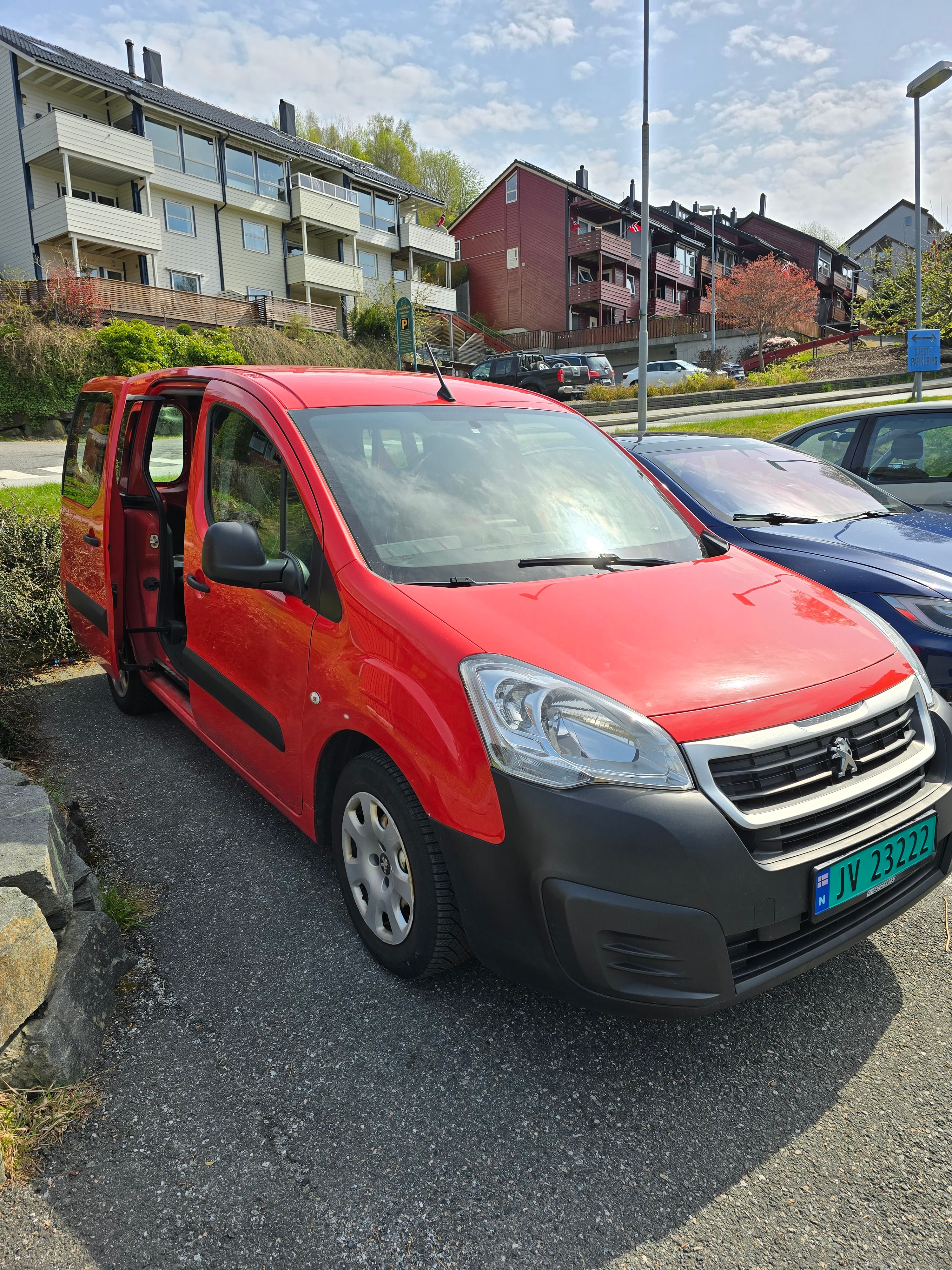 Peugeot Partner Varebil 1,6 hdi. L2, lang utgave, Automat, Hengerfeste, dobbel skyvedør, splittet bakluke with Hitch