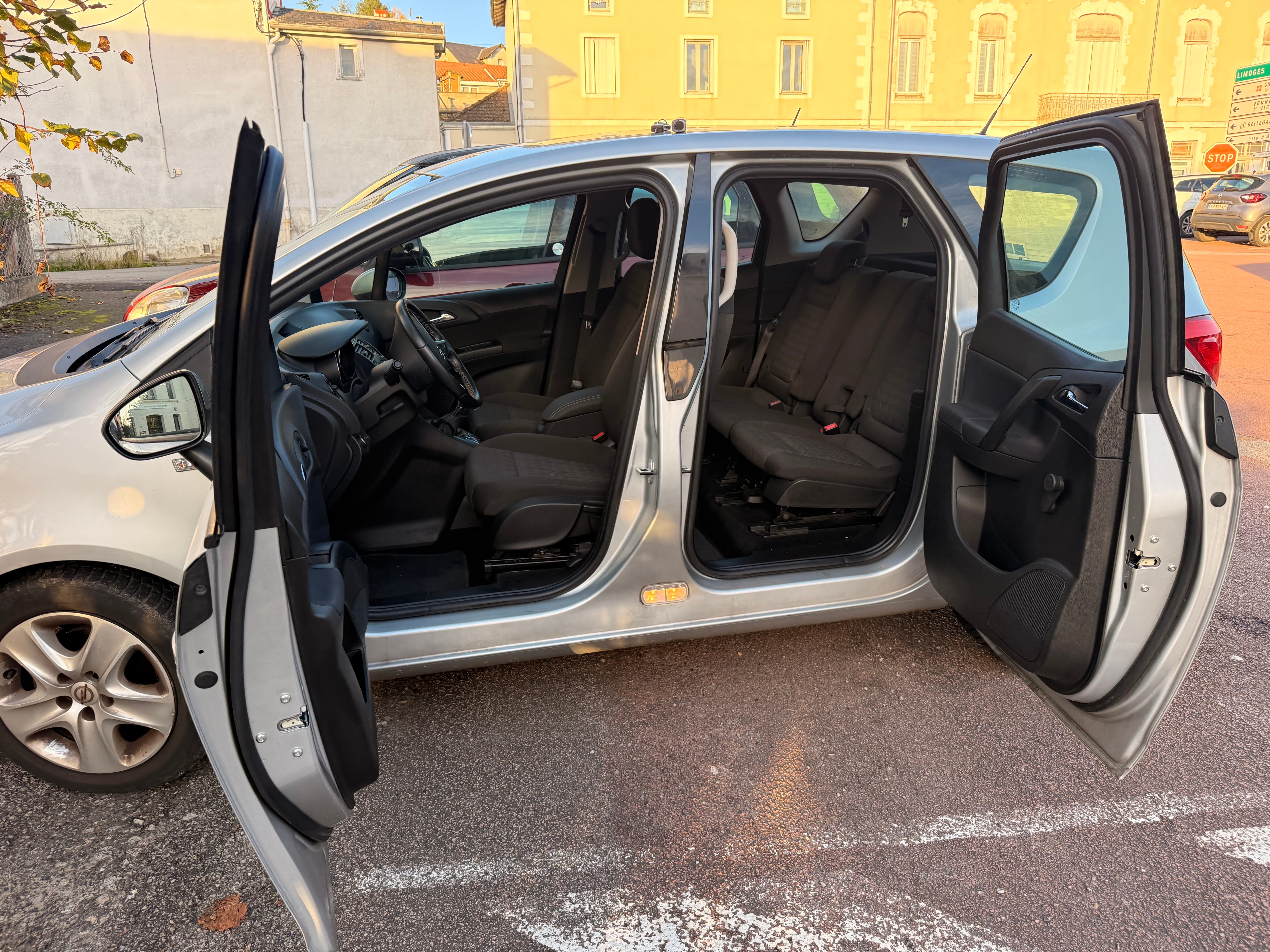 Opel Meriva 1.6 L avec Audio Bluetooth