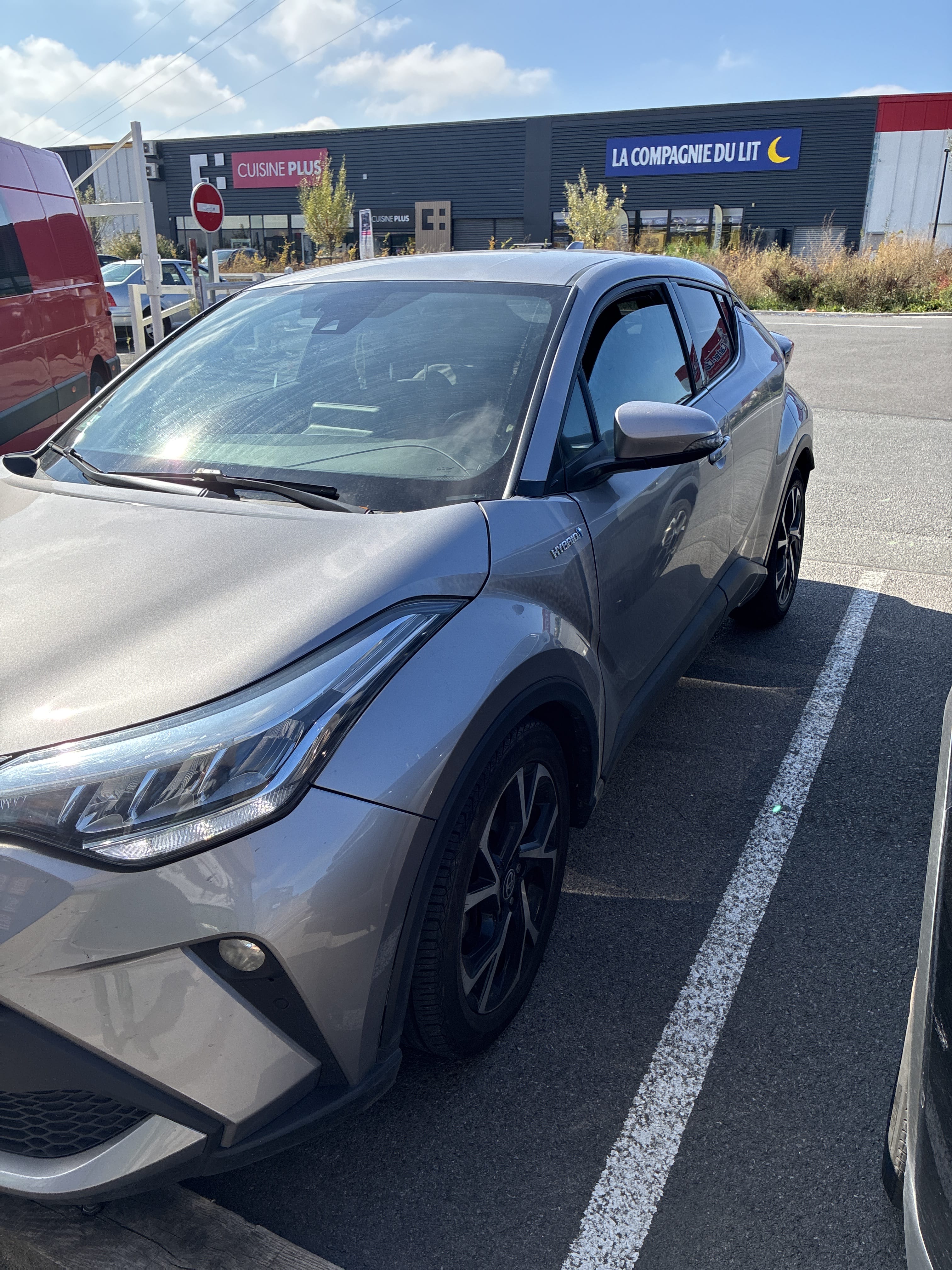 Toyota C-HR Hybrid, 2020, Essence 95 / Électrique (hybride), automatique