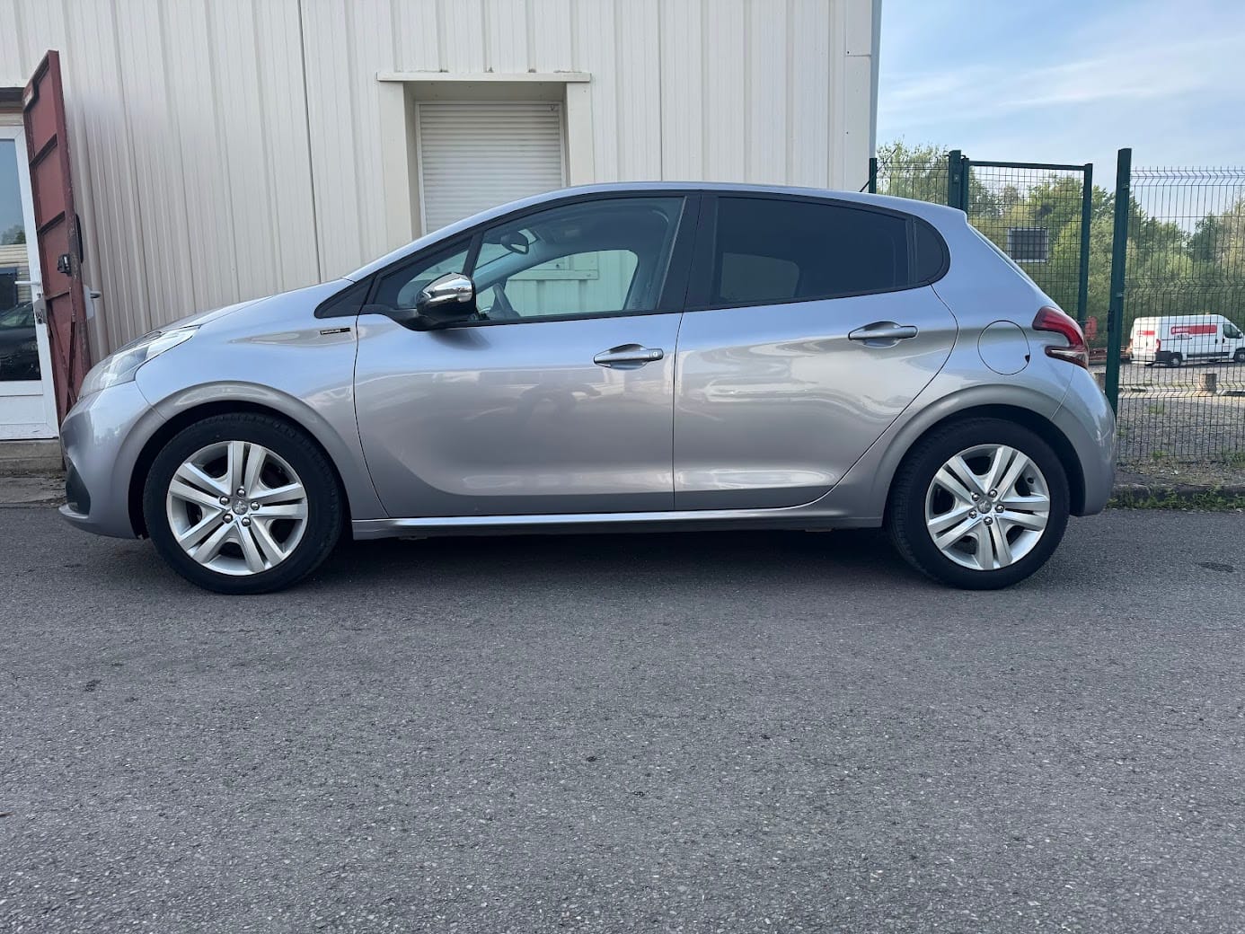 Peugeot 208 Ess 82cv FM470QD avec Climatisation