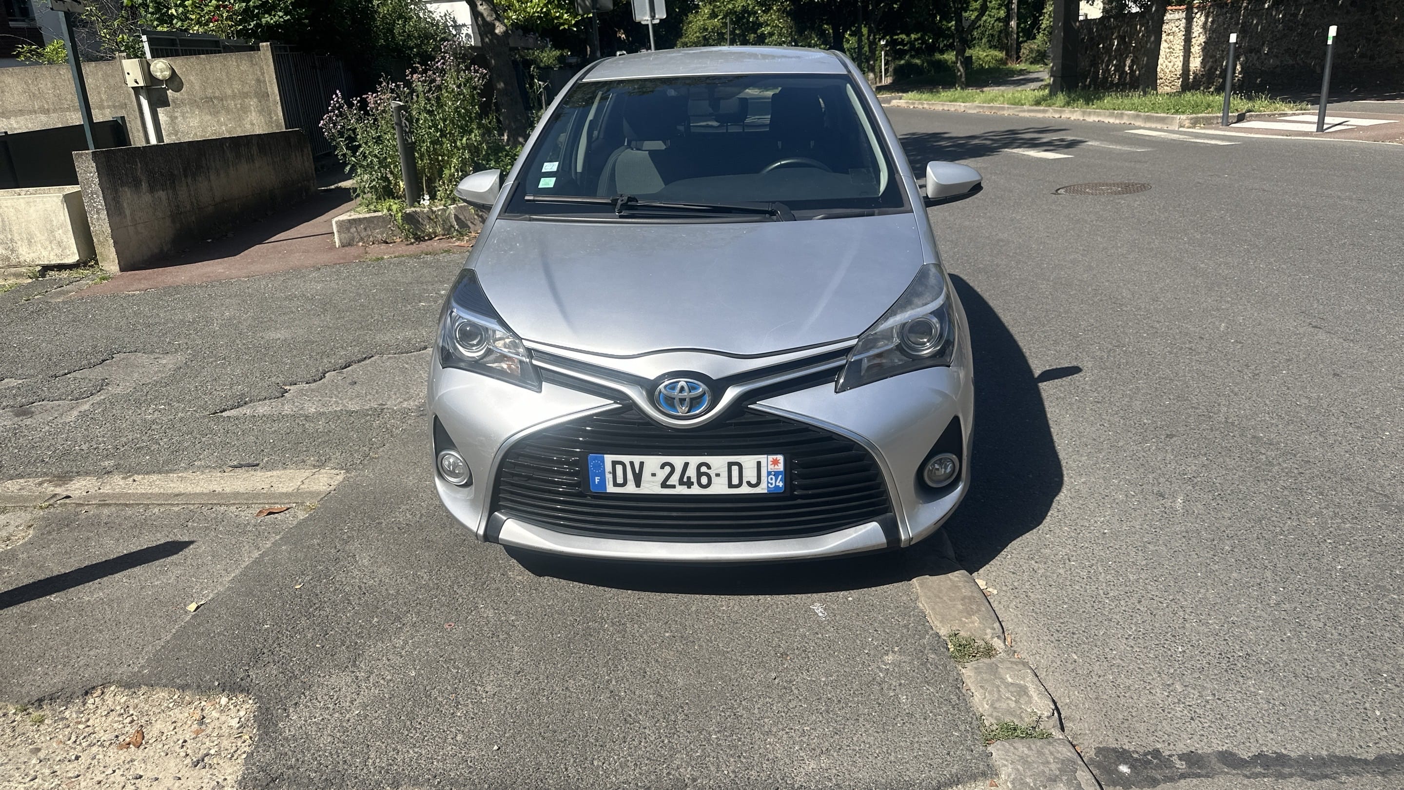 Toyota Yaris Hybride, 2015, Essence 98 / Électrique (hybride), automatique