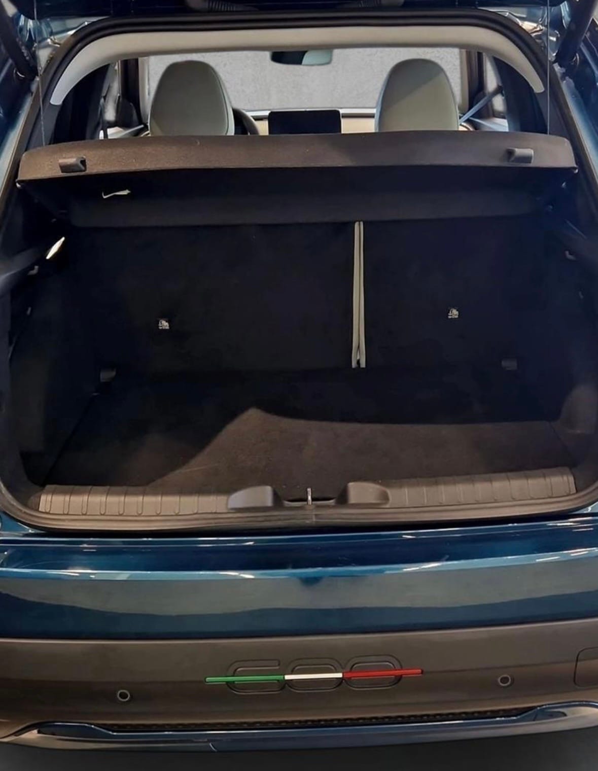 Fiat 600e mit Audio-/iPod-Zugang
