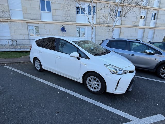 Toyota Prius +, 2020, Essence 95 / Électrique (hybride), automatique, 7 places