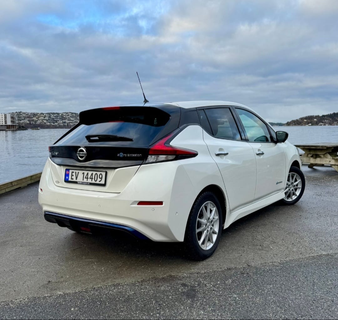 Nissan Leaf Tekna versjon (skinnseter/ bose/ ryggekamera). med Aircondition