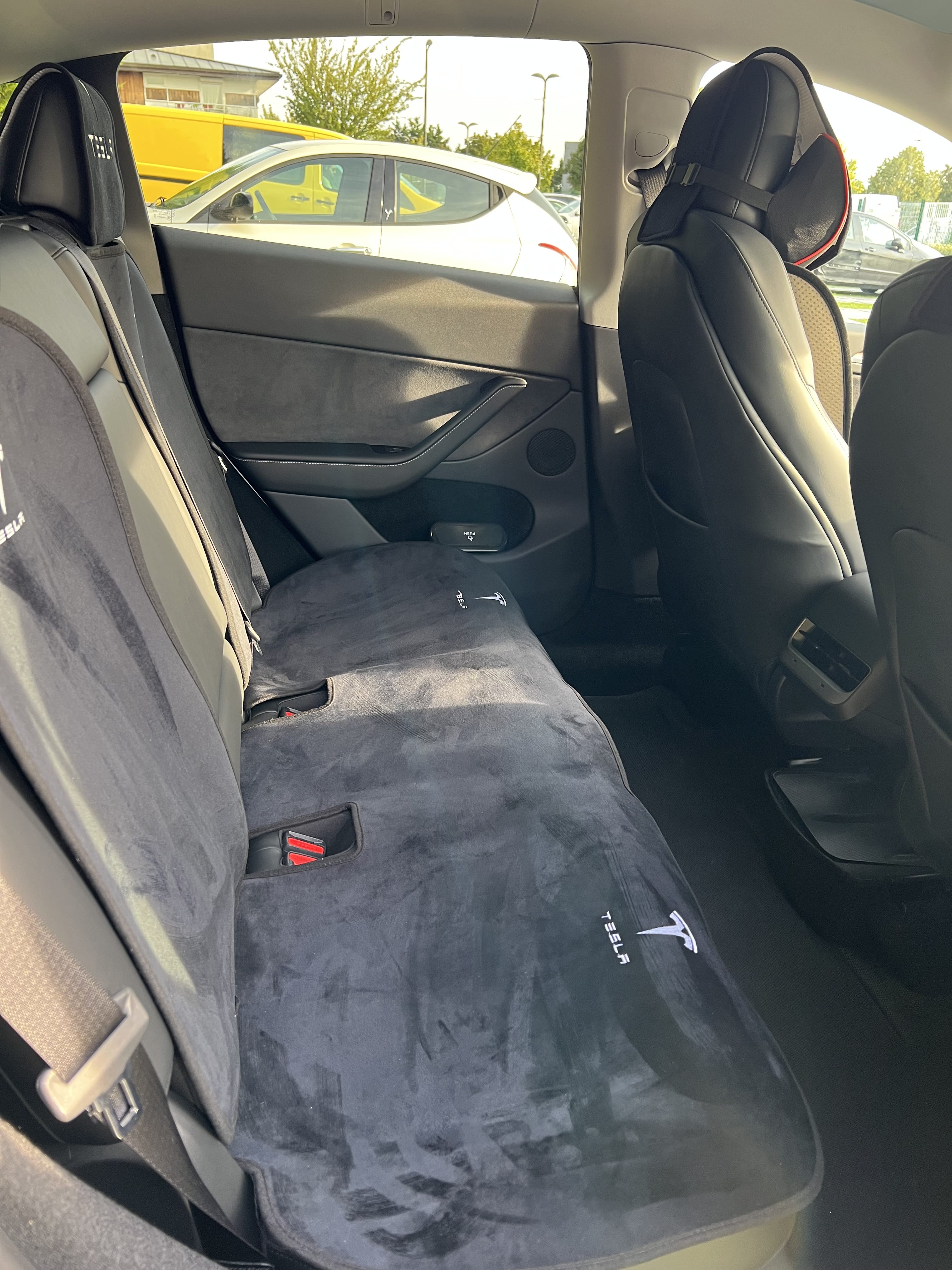 Tesla Model Y avec Audio Bluetooth