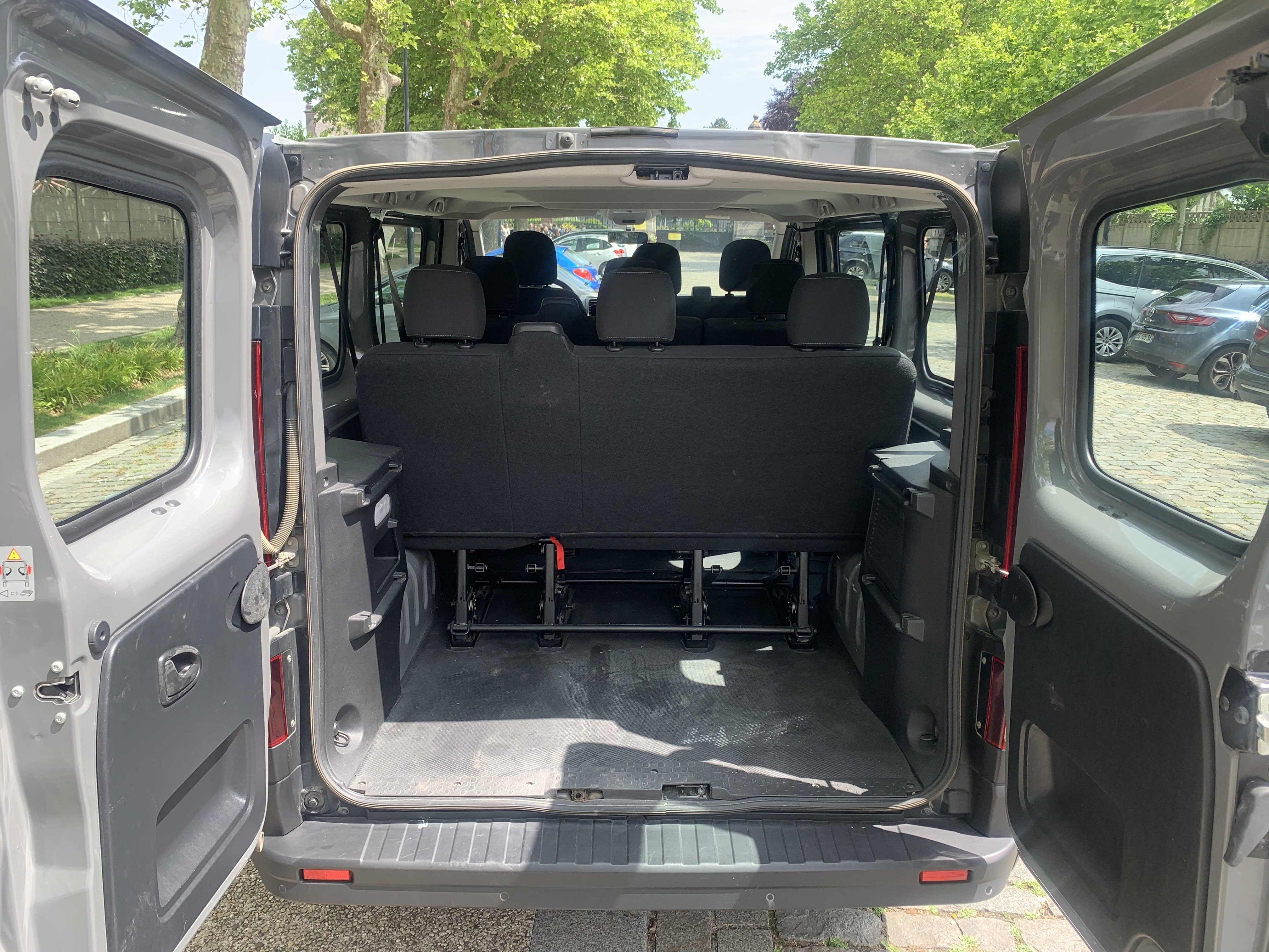 Opel Vivaro Combi avec GPS