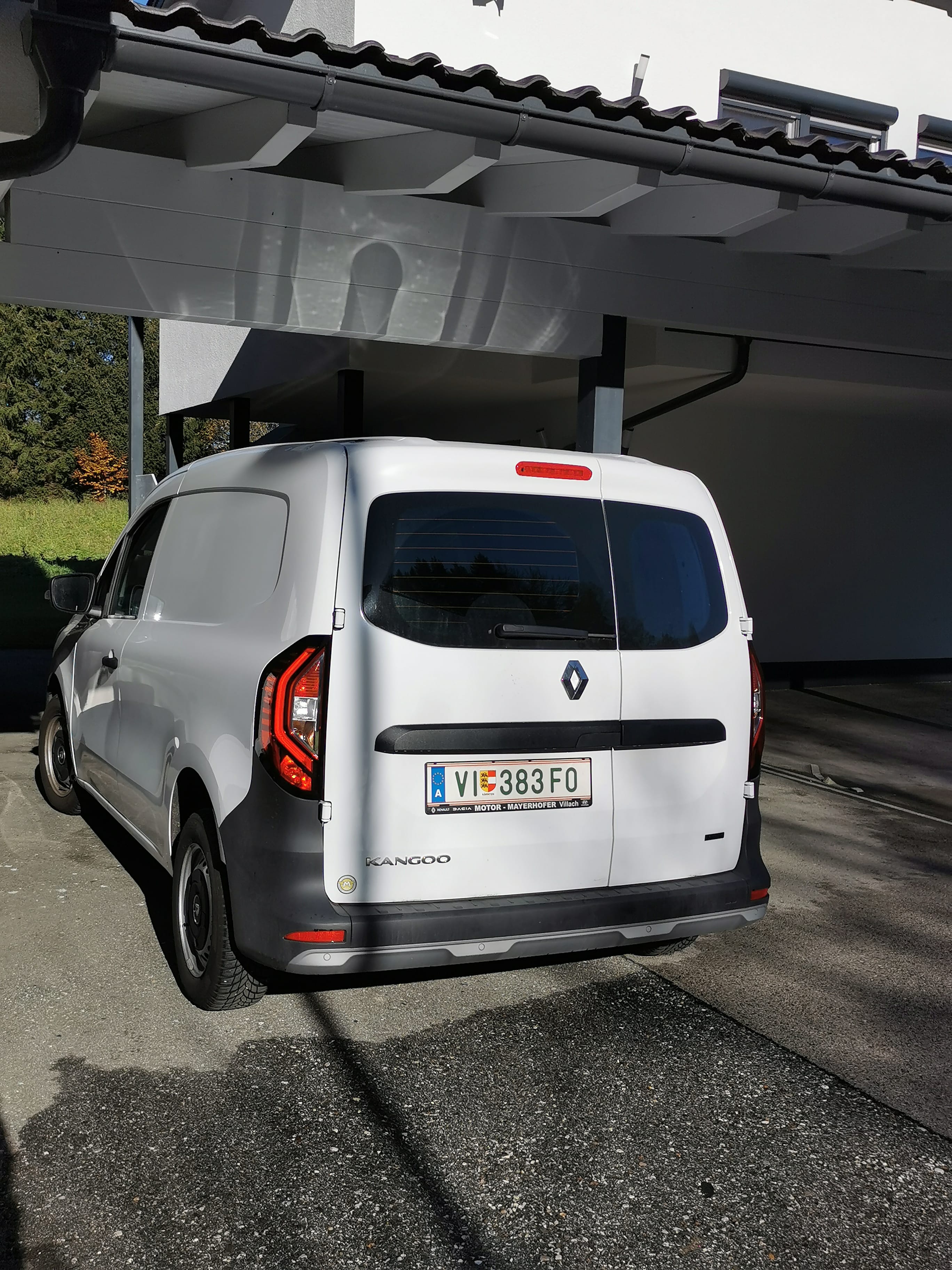 Renault Kangoo Kastenwagen mit Navigationsgerät