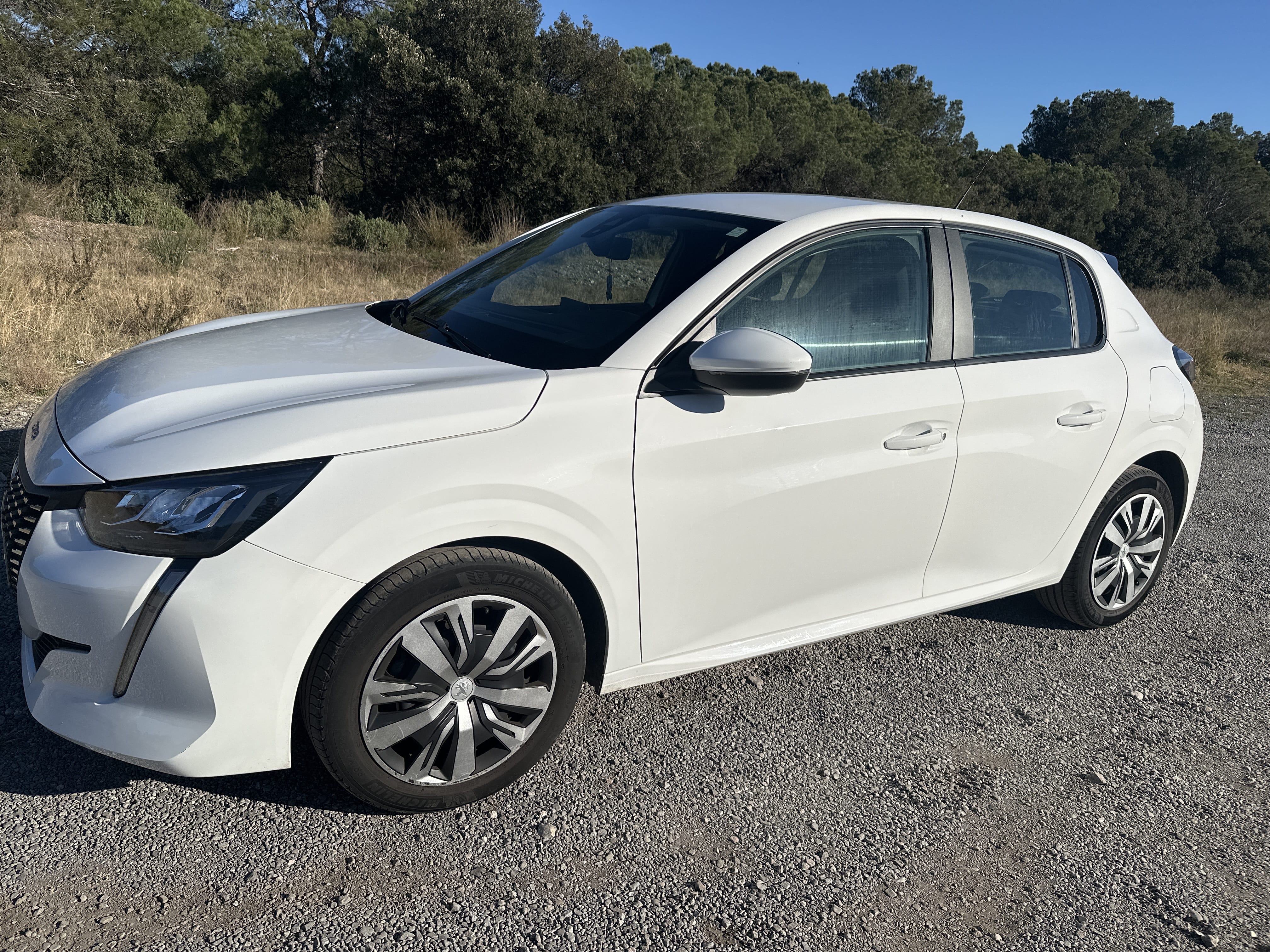 Peugeot 208 con Aire acondicionado
