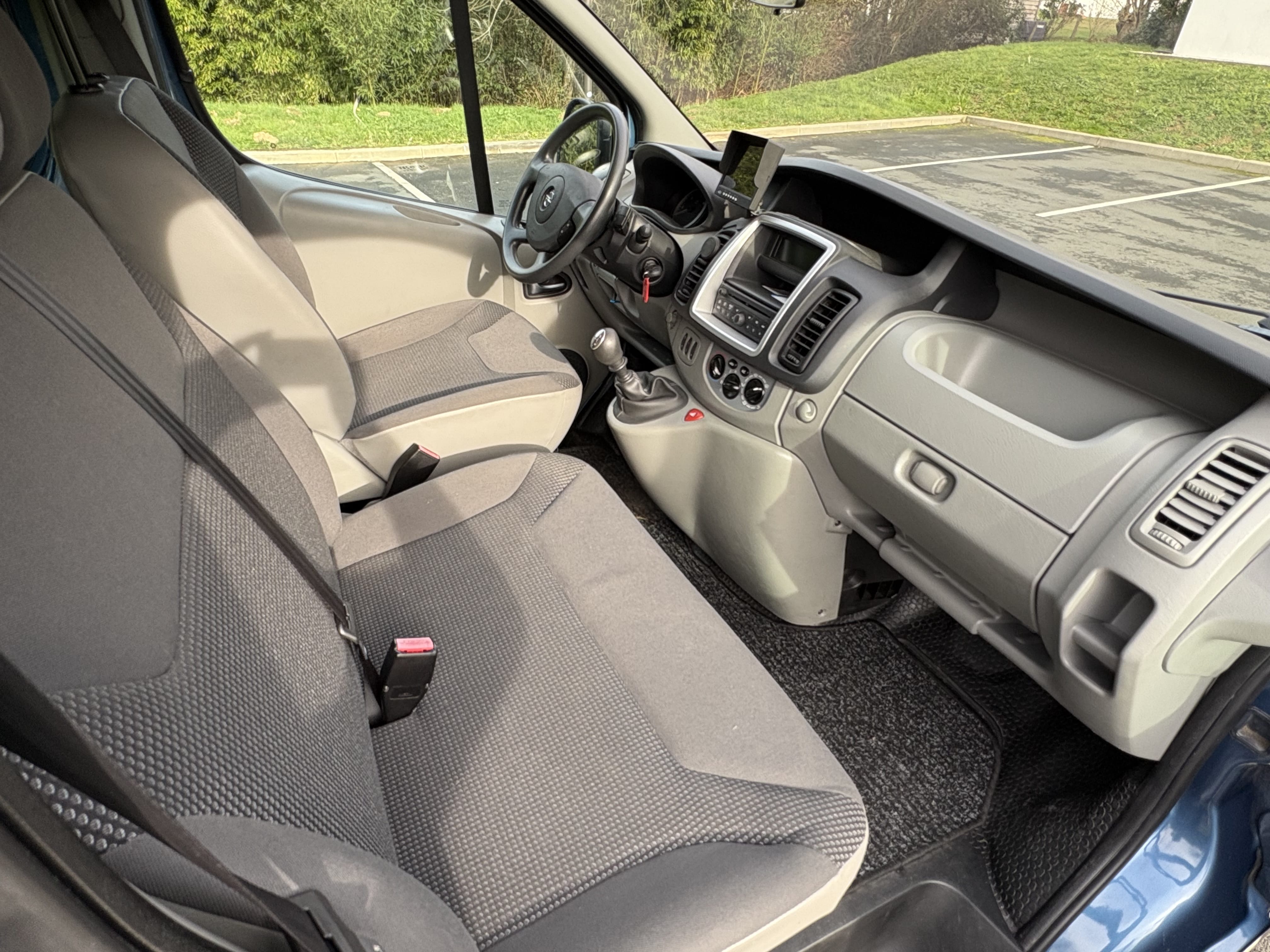Opel Vivaro Combi avec Siège bébé