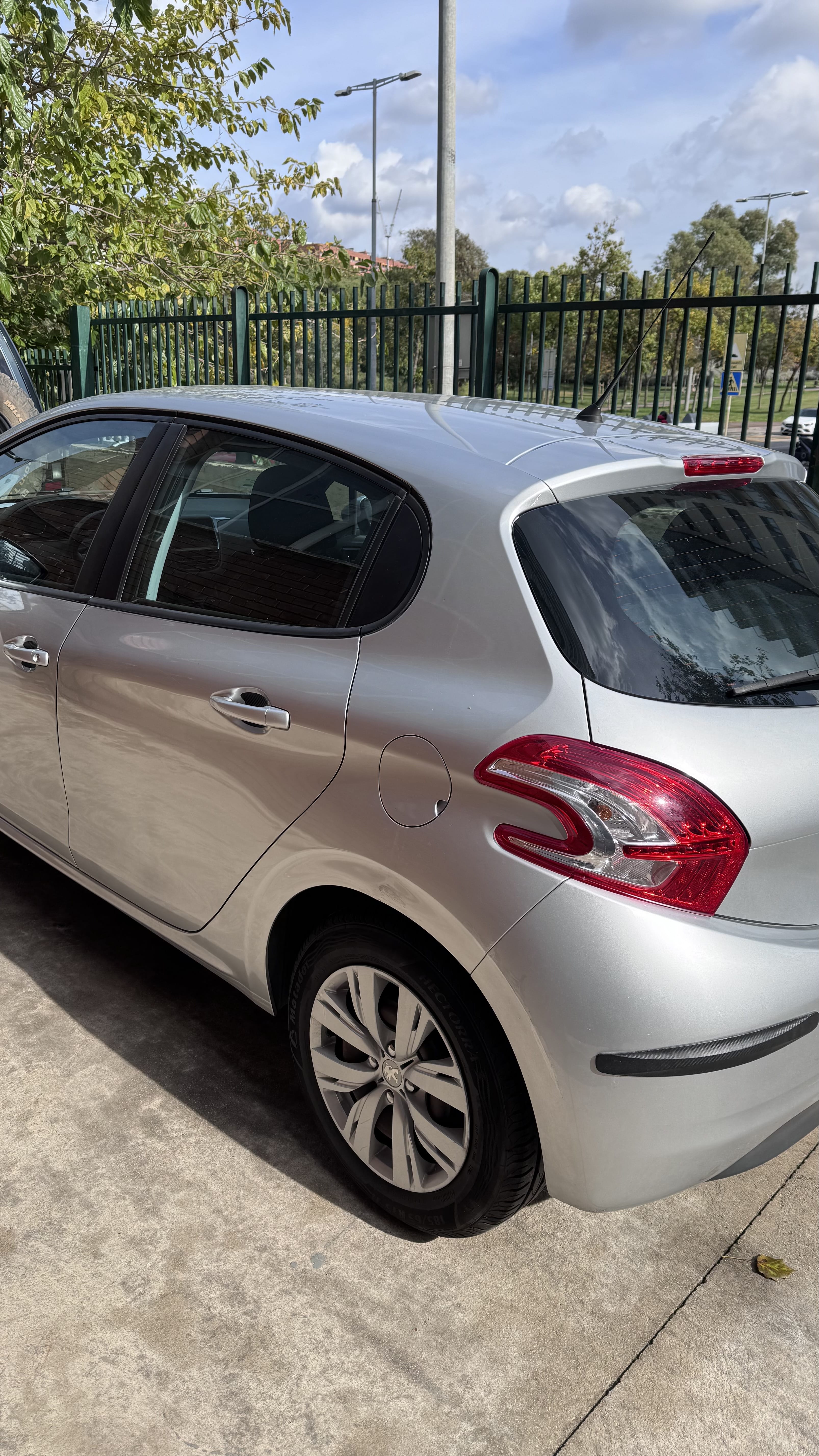 Peugeot 208 con Aire acondicionado