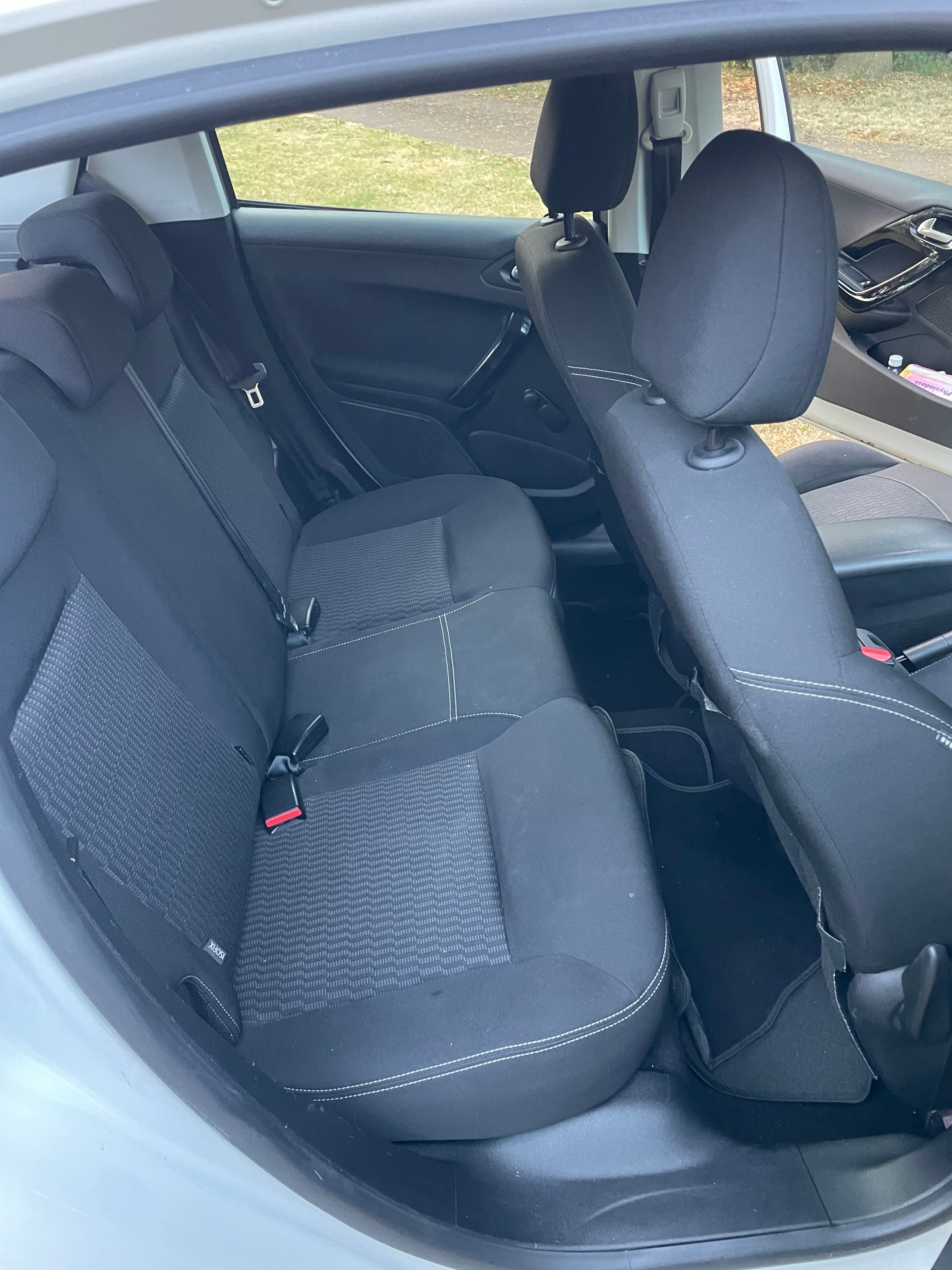 Peugeot 208 1.2 vti 82 cv avec Apple CarPlay