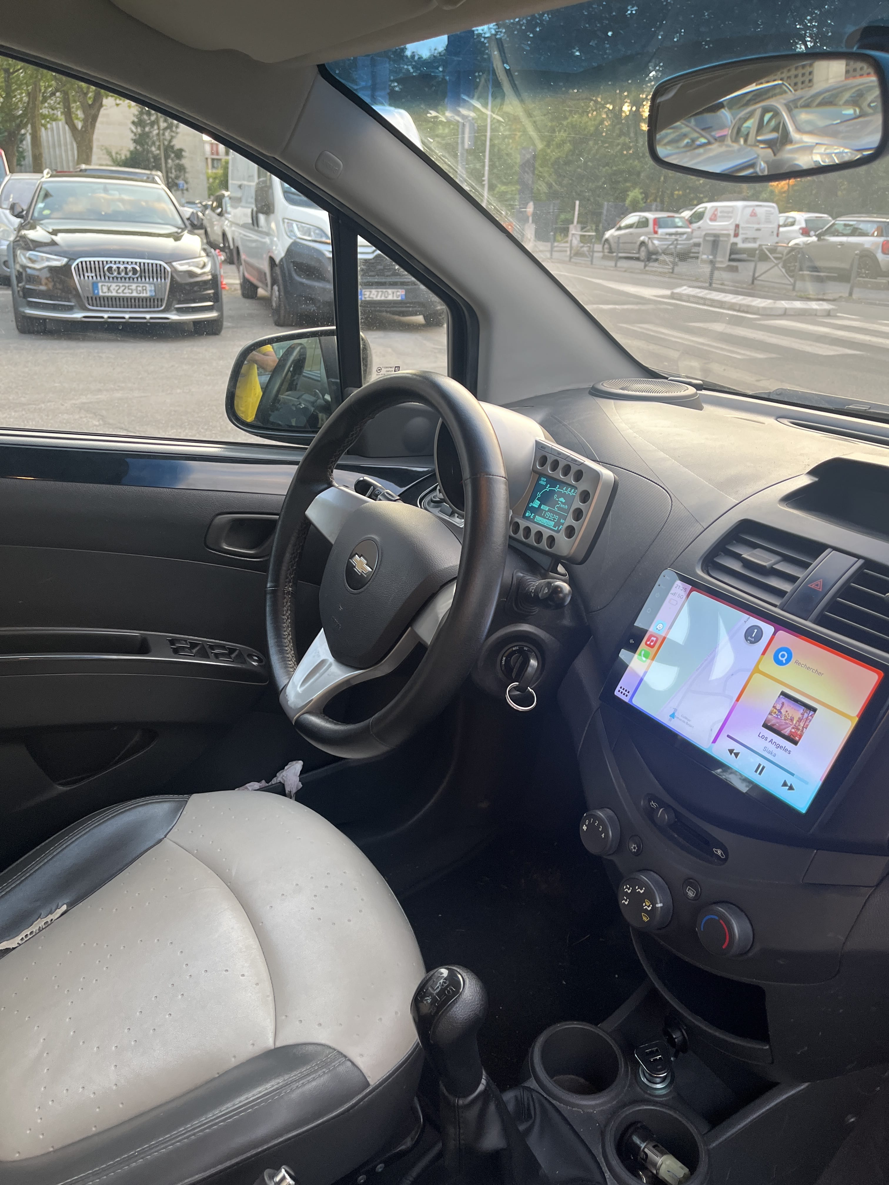 Chevrolet Spark Citadine très fonctionnel et consomme très peu avec Siège bébé