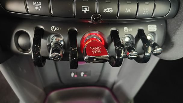 Mini Cooper 3 portes JCW avec Apple CarPlay