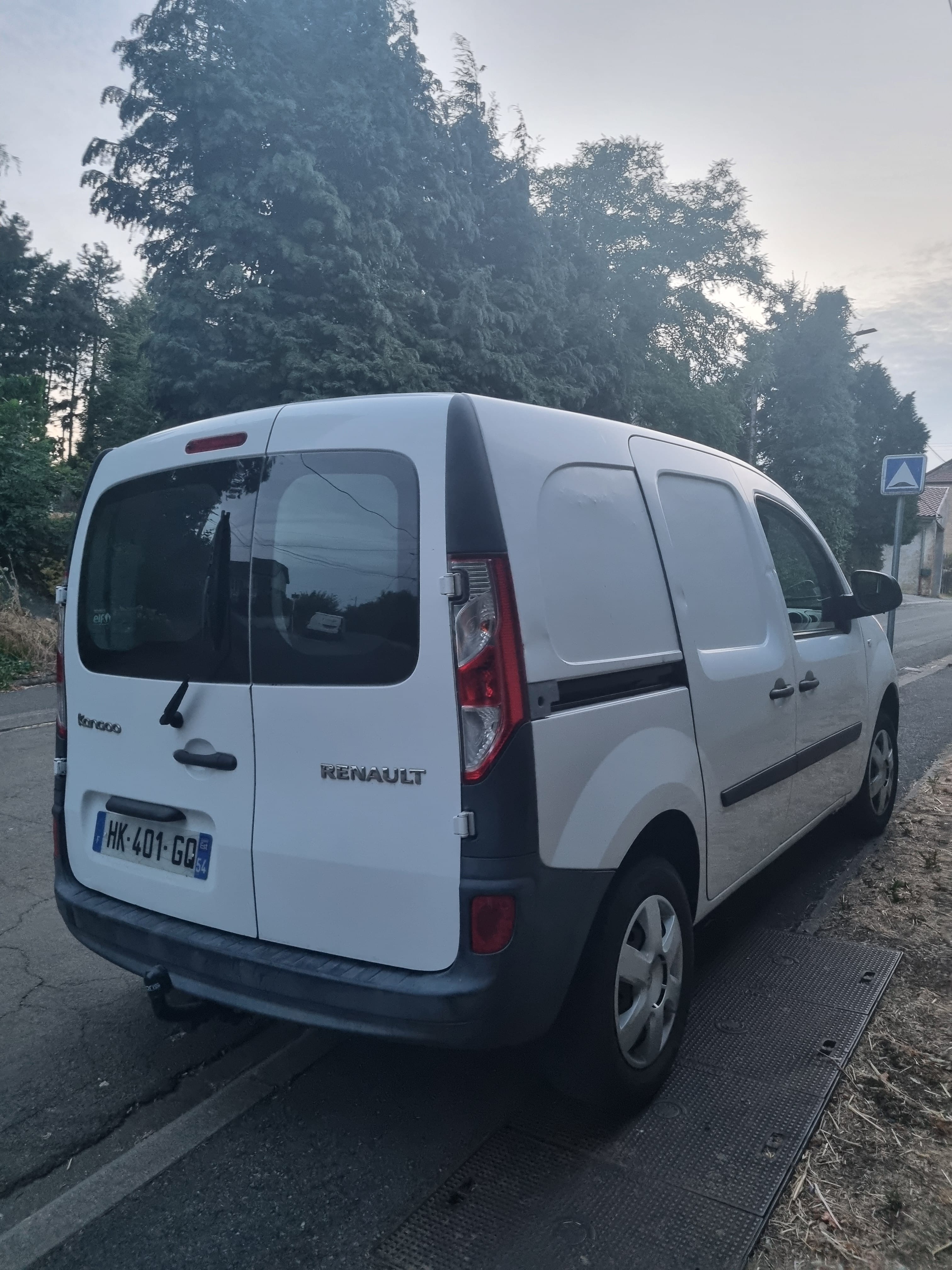 Renault Kangoo Fourgon avec Autoradio