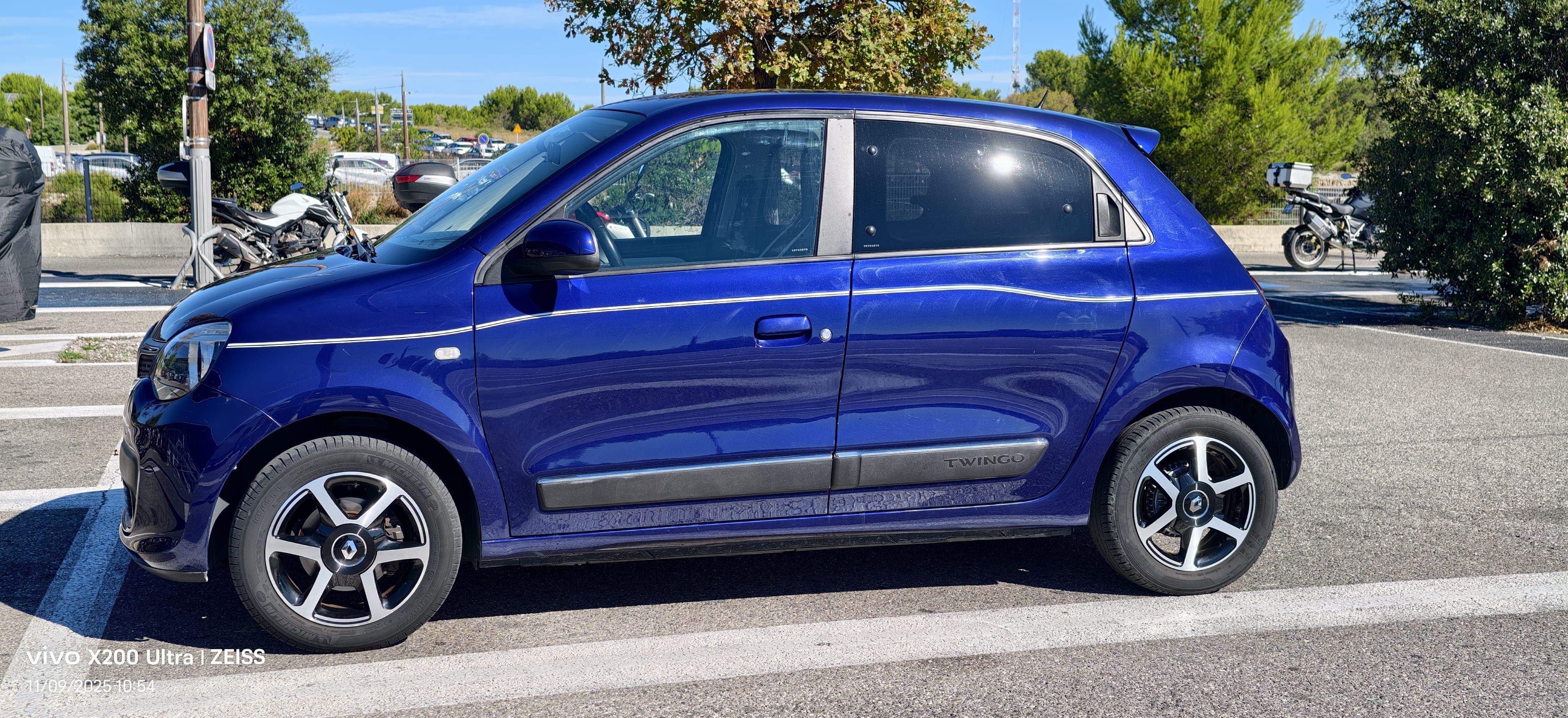 Renault Twingo III Gare Aix Tgv with Air conditioning
