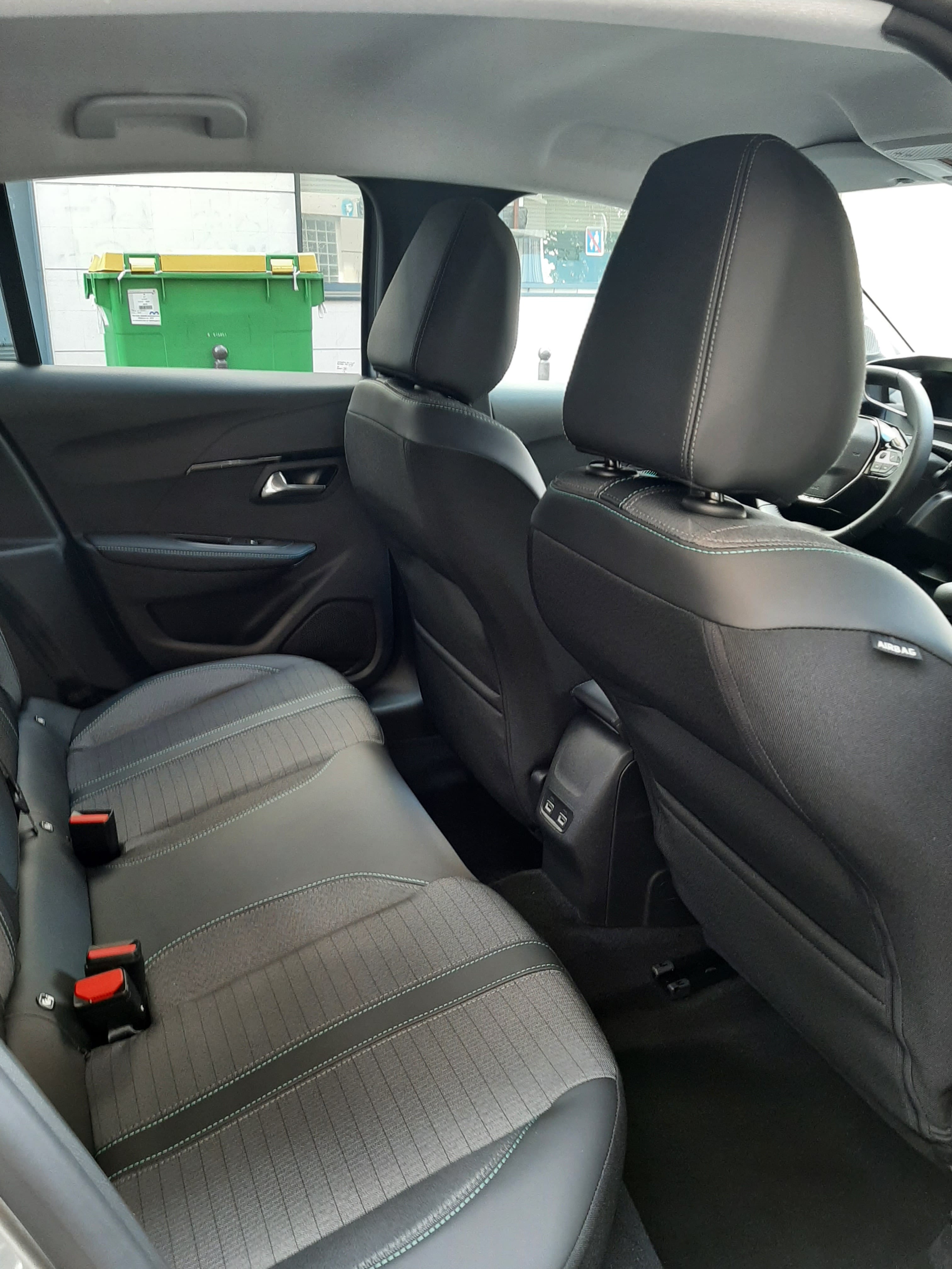 Peugeot 208 avec Entrée audio / iPod