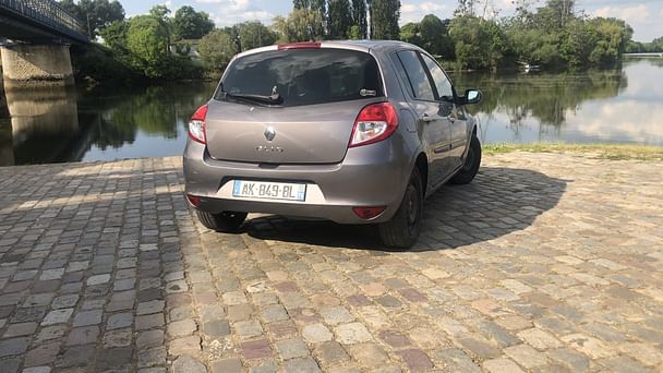 Renault Clio Louez la Renault Clio Essence – Pratique, Confortable et Économique !