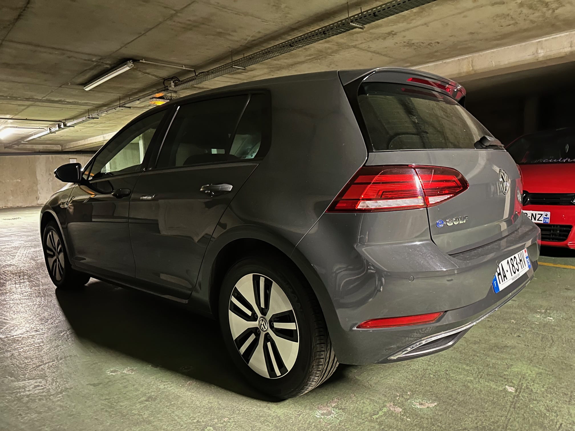 Volkswagen e-Golf Autonomie env 250KM Offerte + Stationnement à Paris gratuit avec GPS