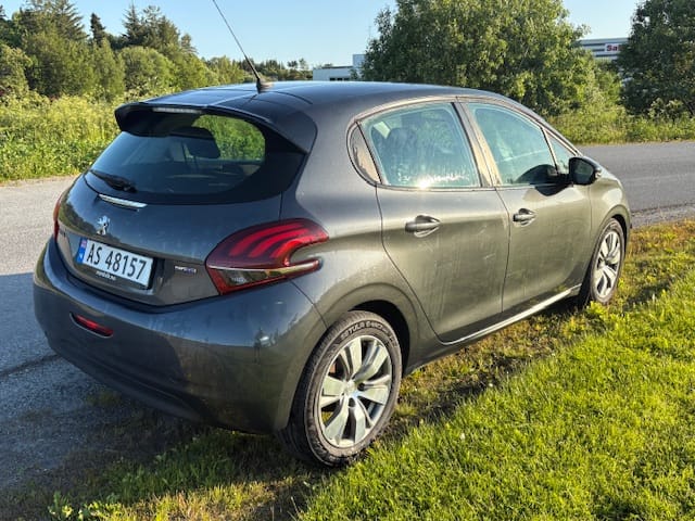 Peugeot 208 1.6HDI with Air conditioning