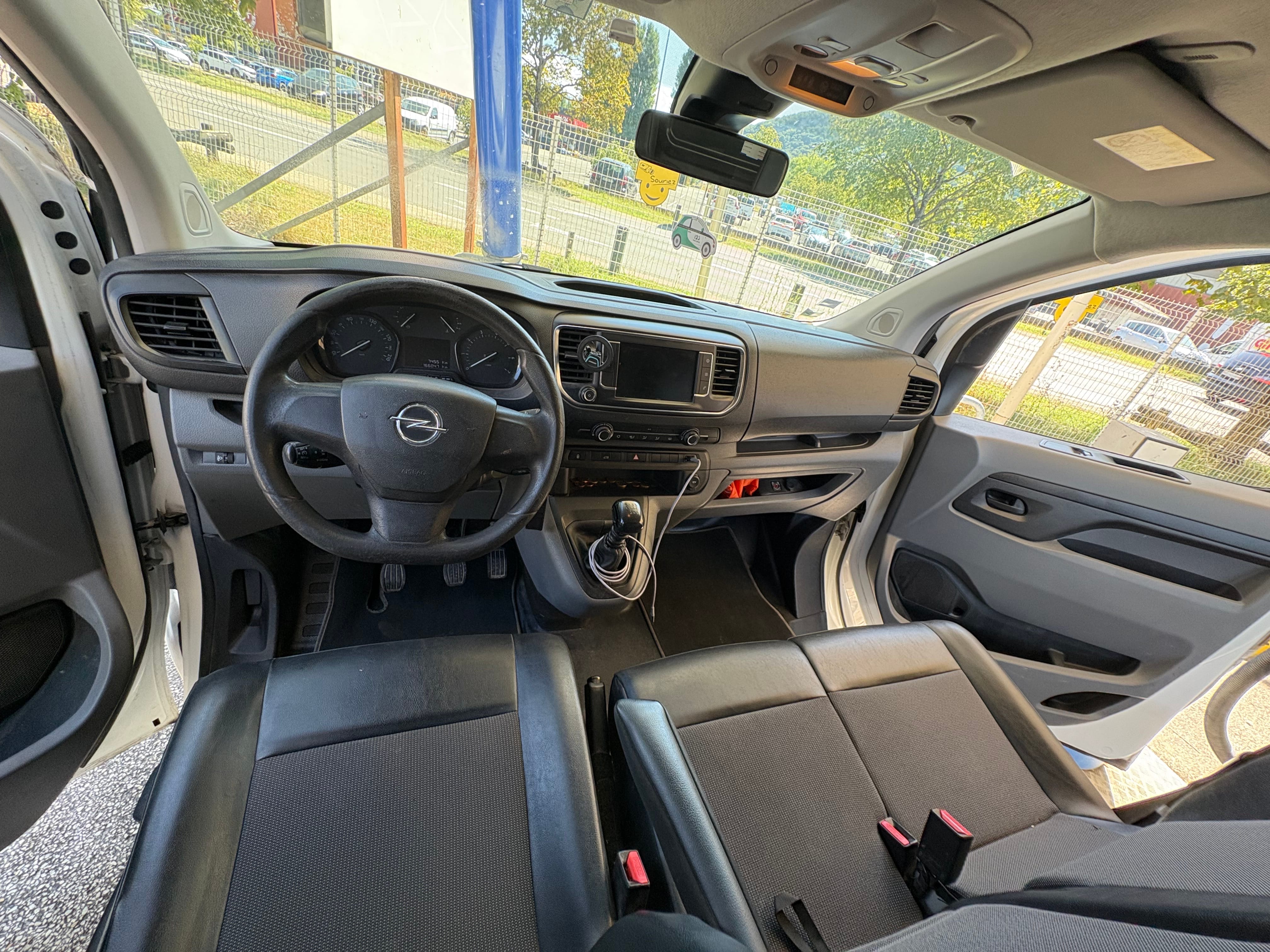 Opel Vivaro 2.0 hdi avec GPS