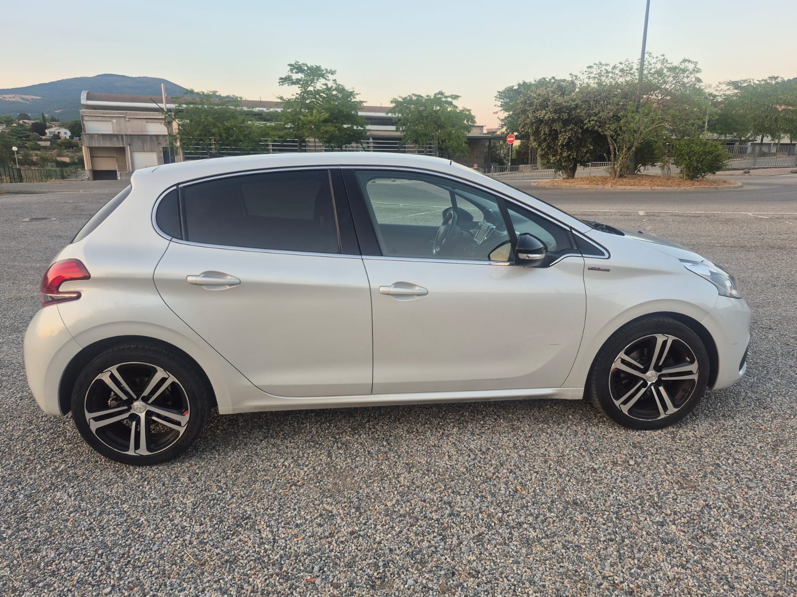 Peugeot 208 avec Climatisation