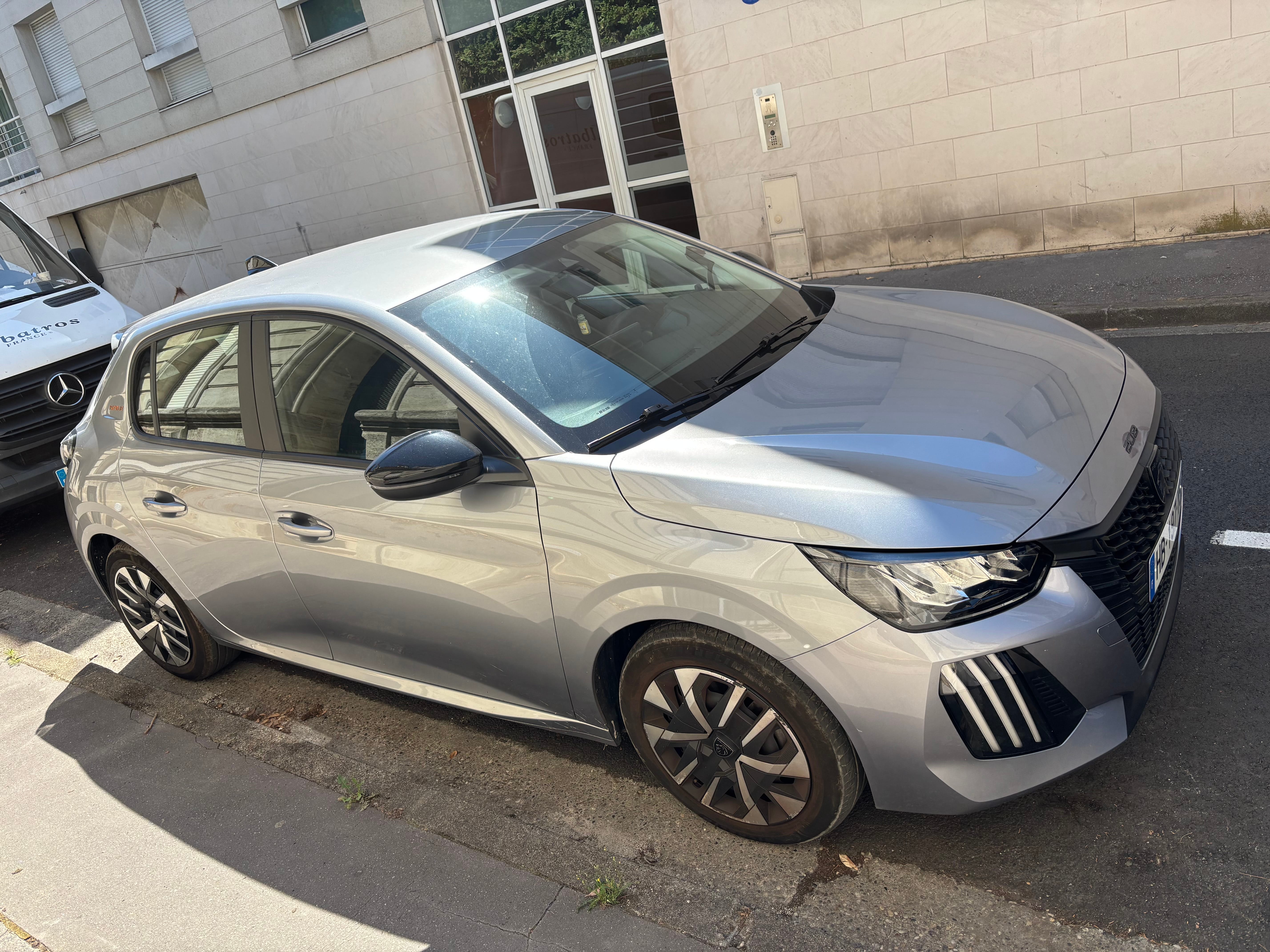 Peugeot 208, 2025, Essence 95