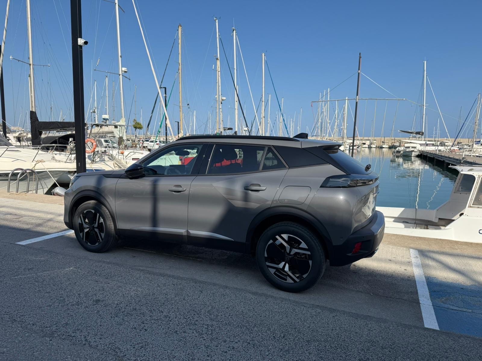 Peugeot 2008 Hybrid 145CV (Nuevo, Junio 2025) con Aire acondicionado