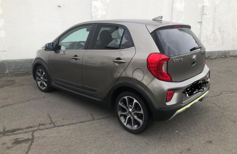 Kia Picanto avec Coffre de toit