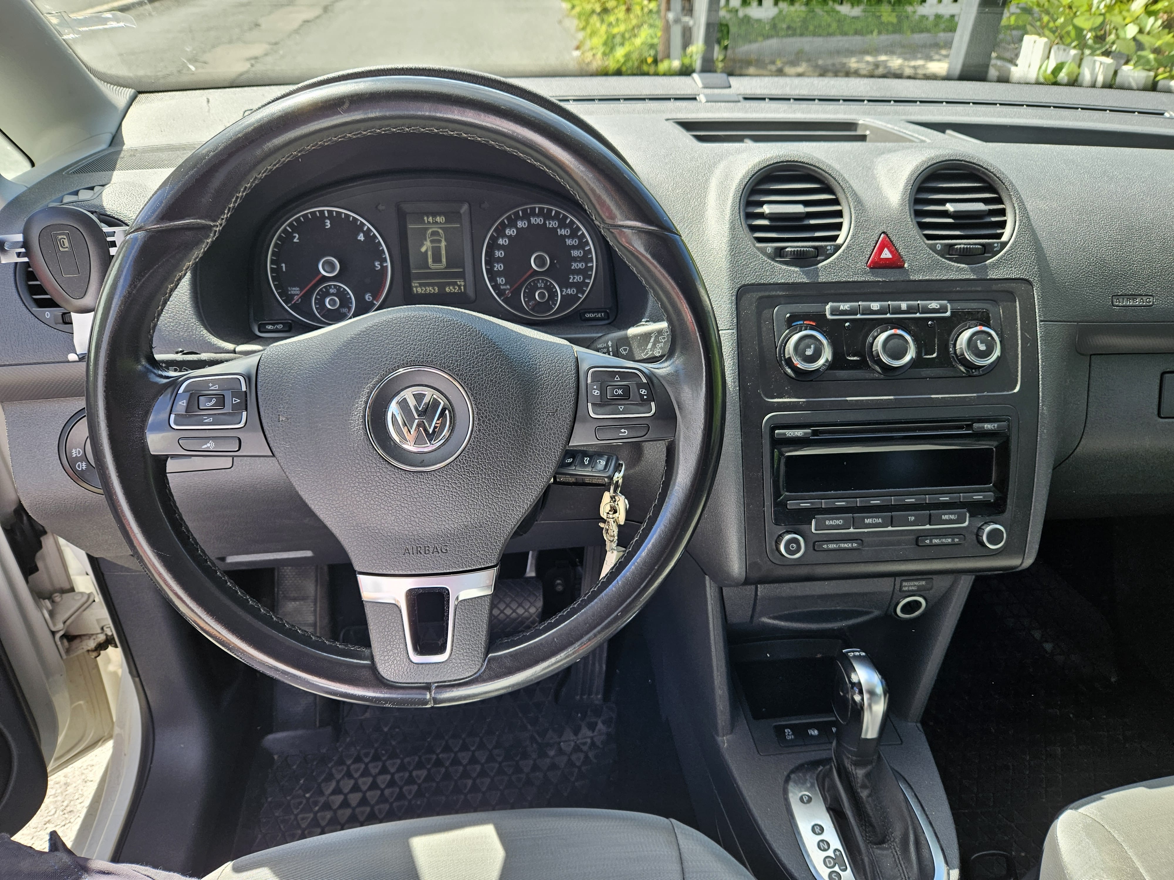 Volkswagen Caddy Maxi Campervan with Bluetooth audio