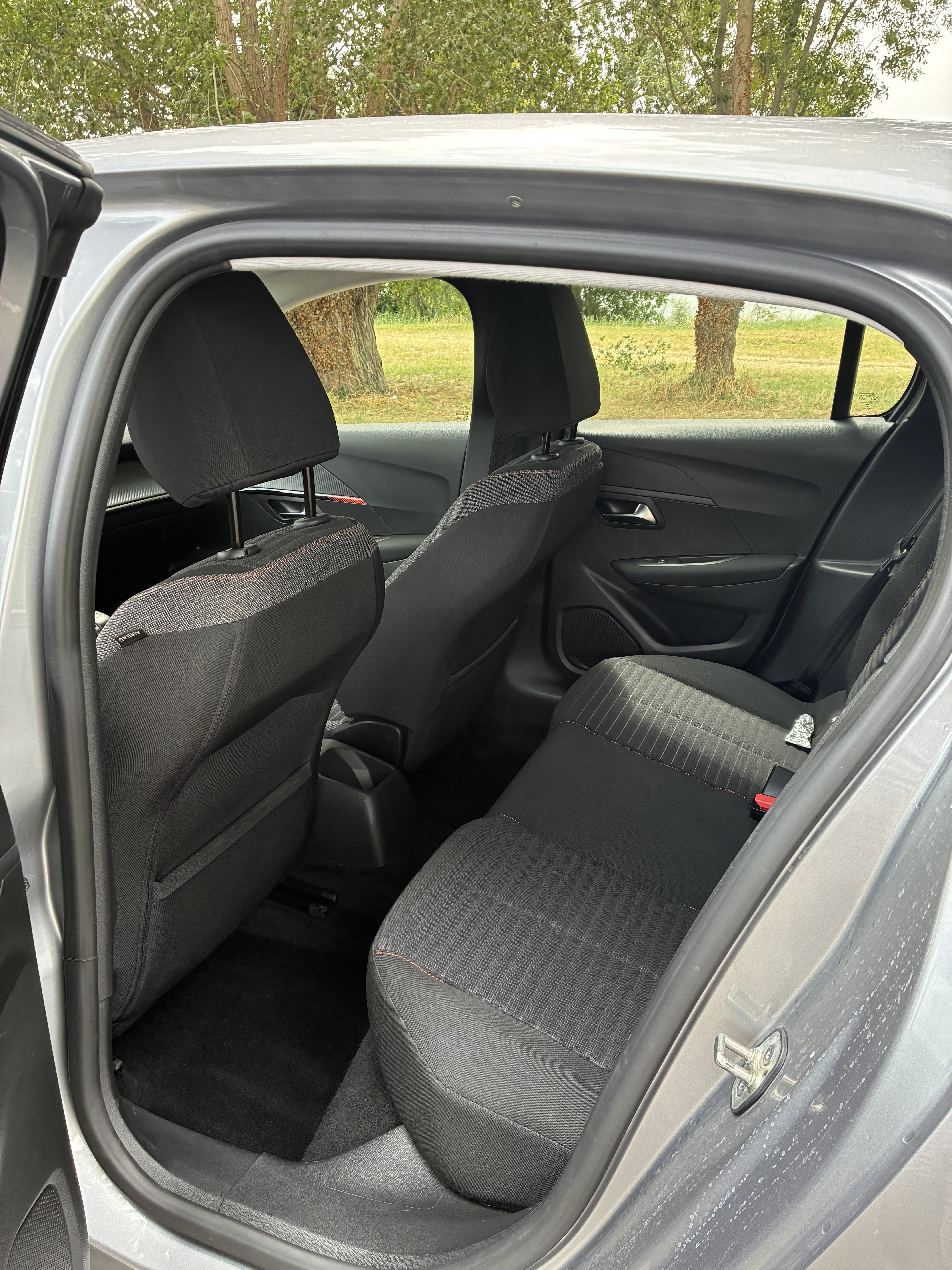 Peugeot 208 avec Apple CarPlay