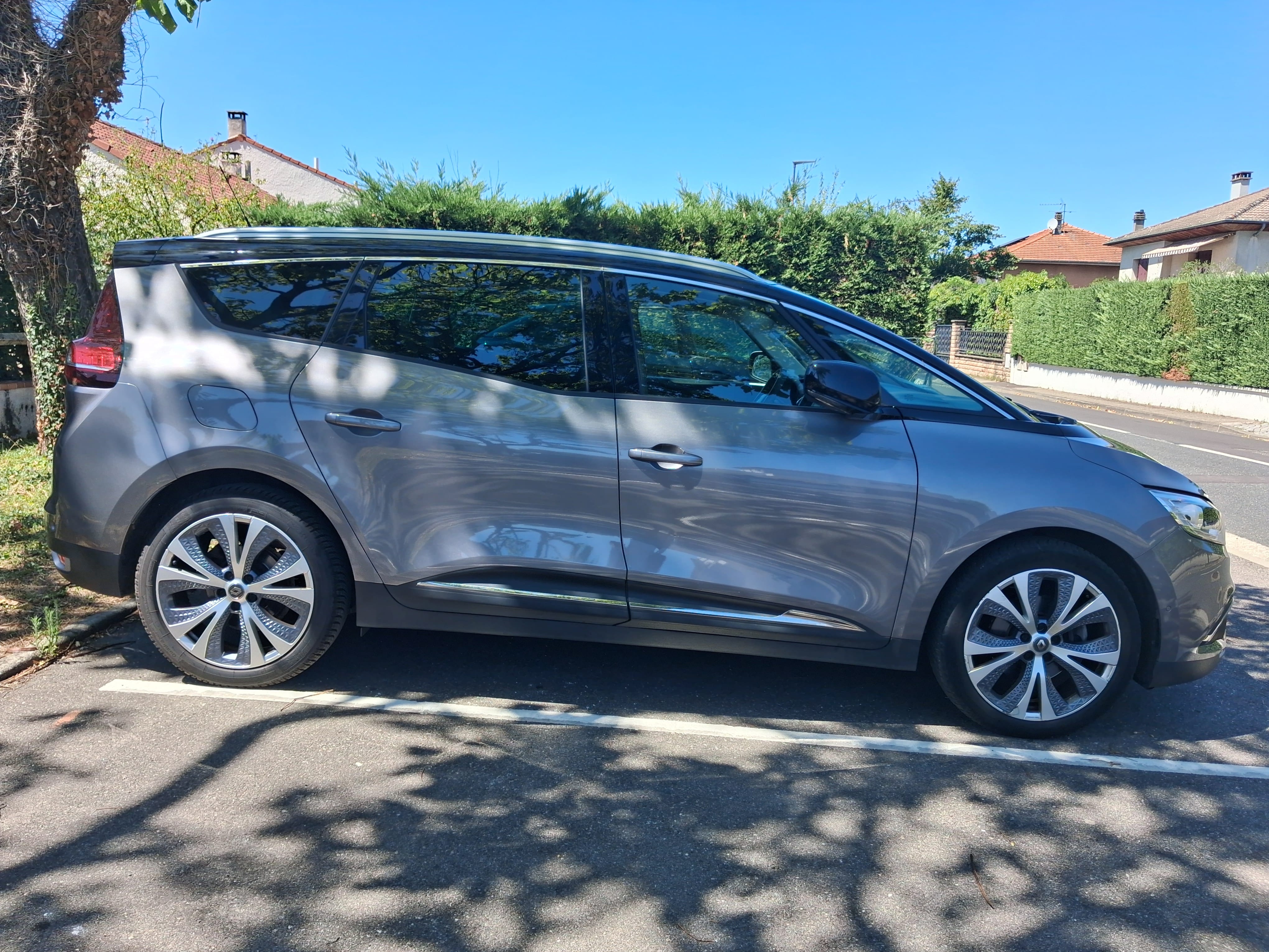 Renault Grand Scenic 7 places essence boîte  auto avec Climatisation