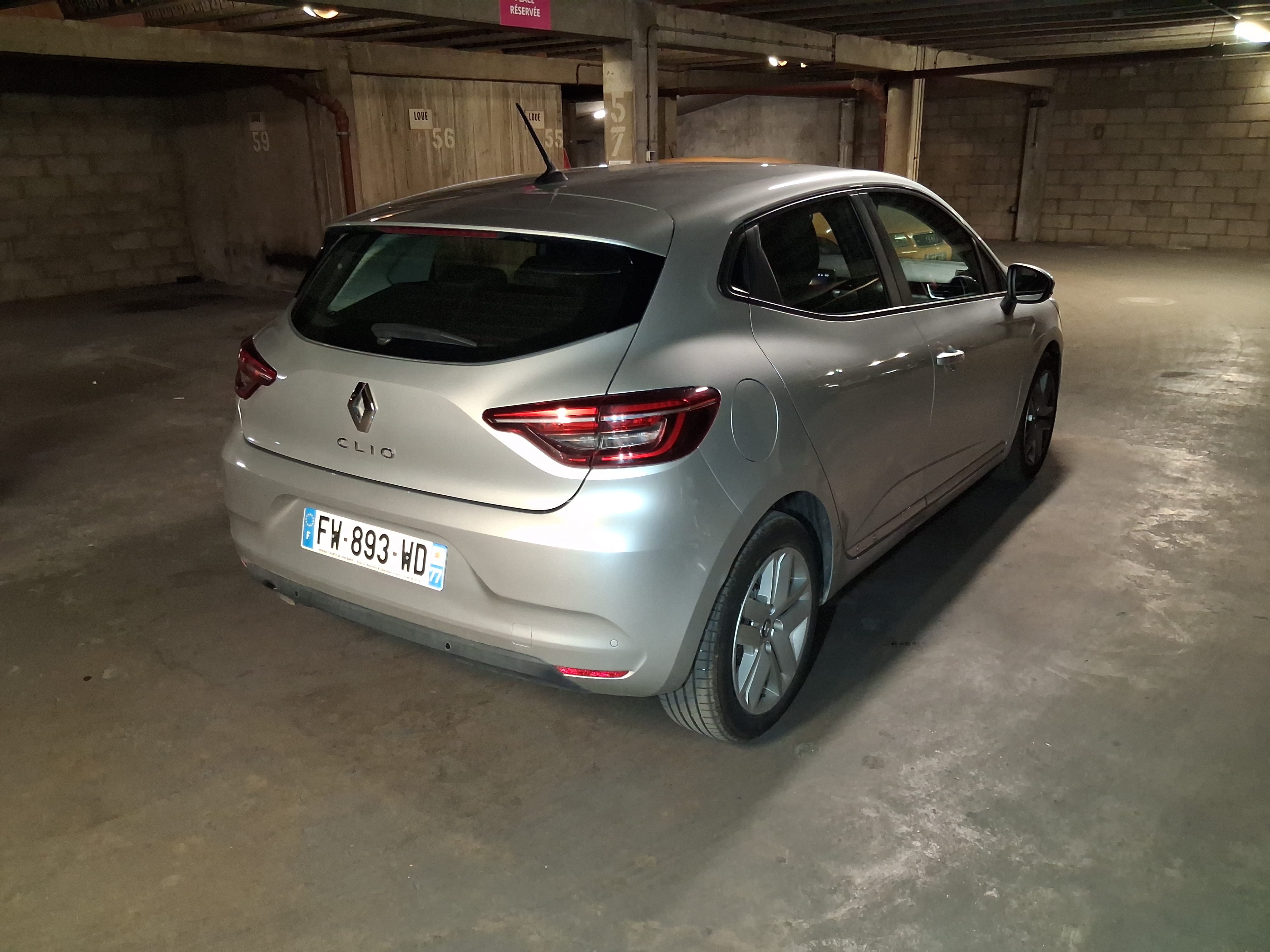 Renault Clio FW893 avec GPS