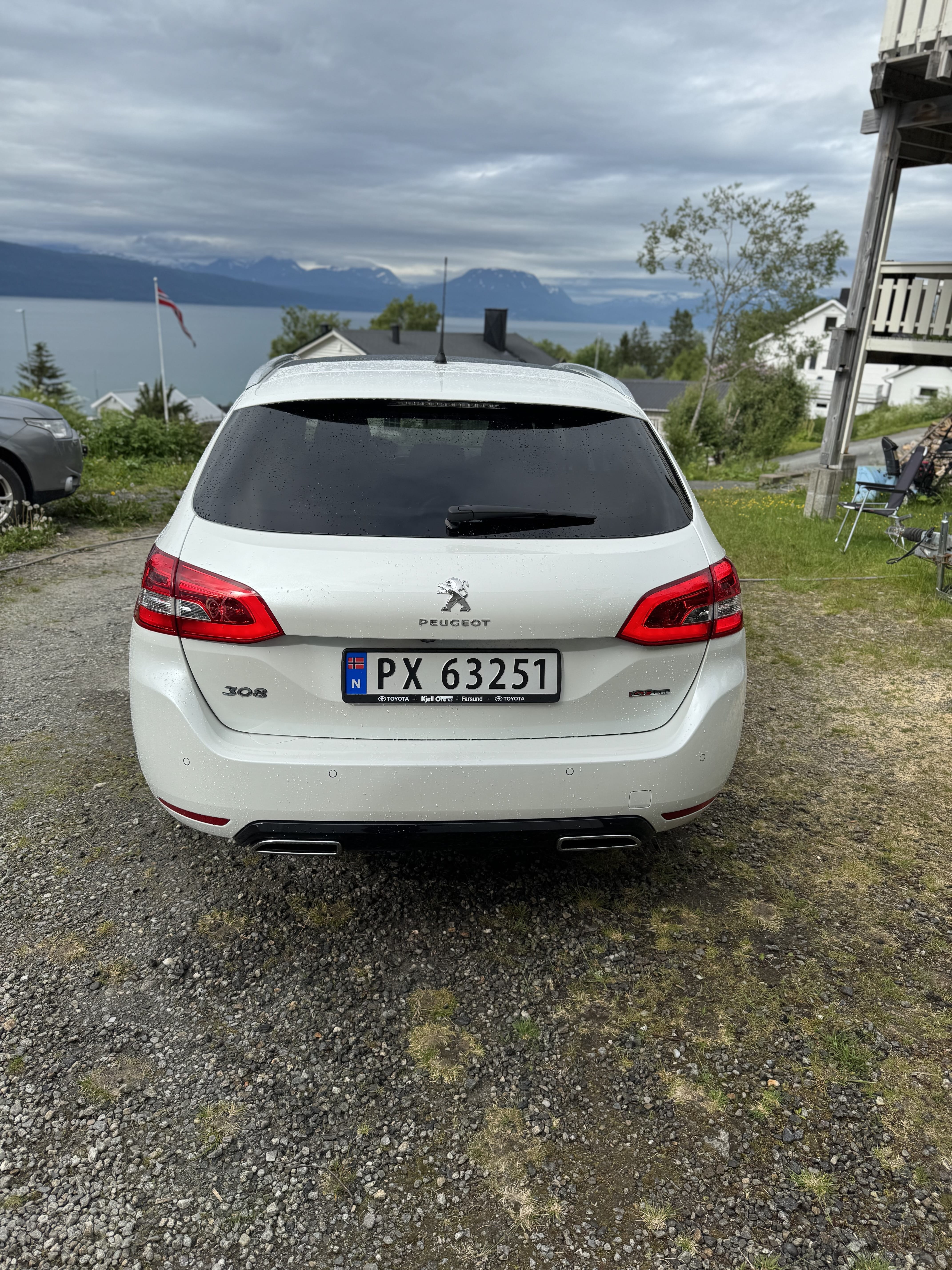 Peugeot 308 SW 1.2 Puretech with Backup camera