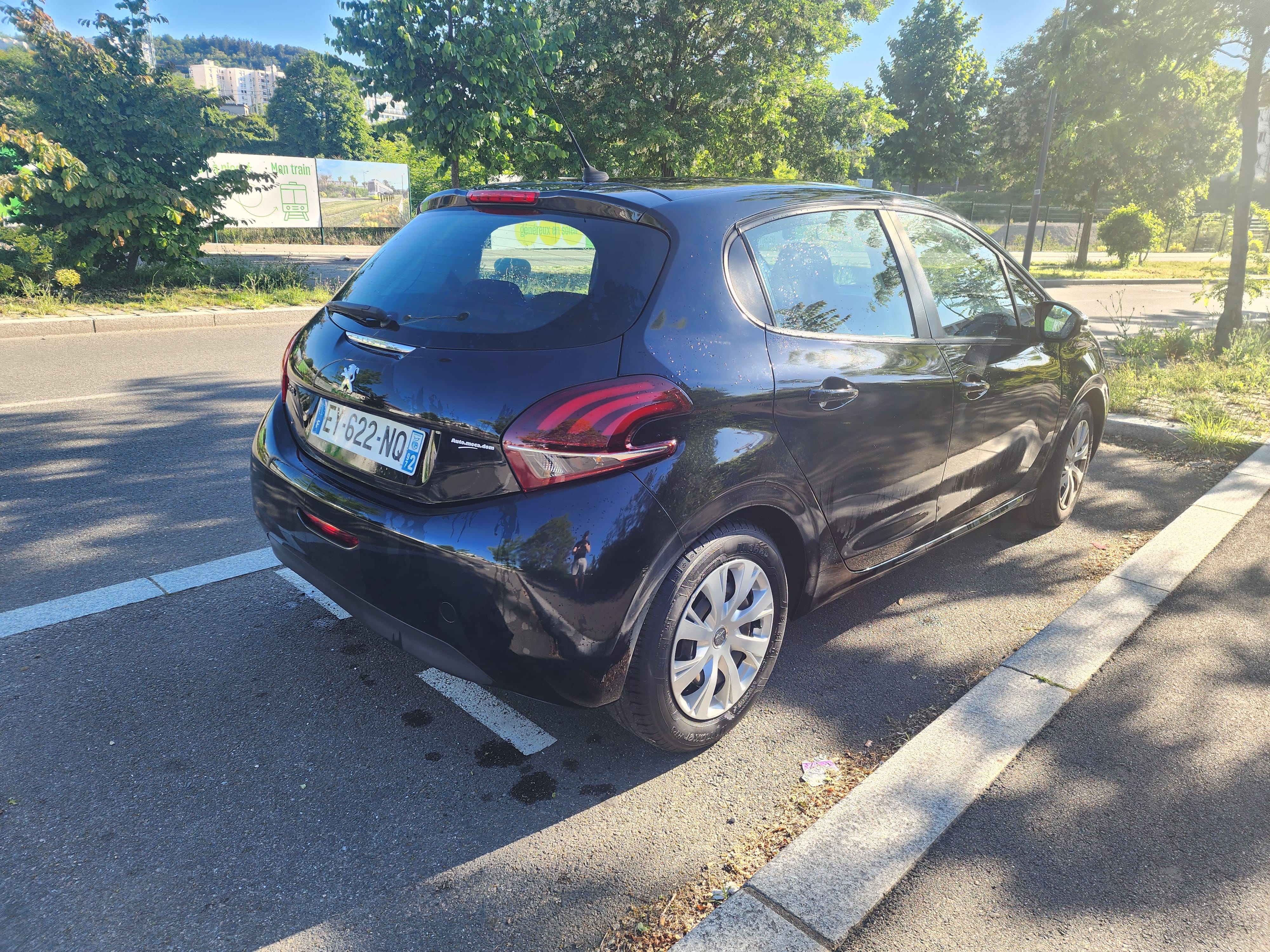 Peugeot 208 Connecté 24h/24h avec GPS