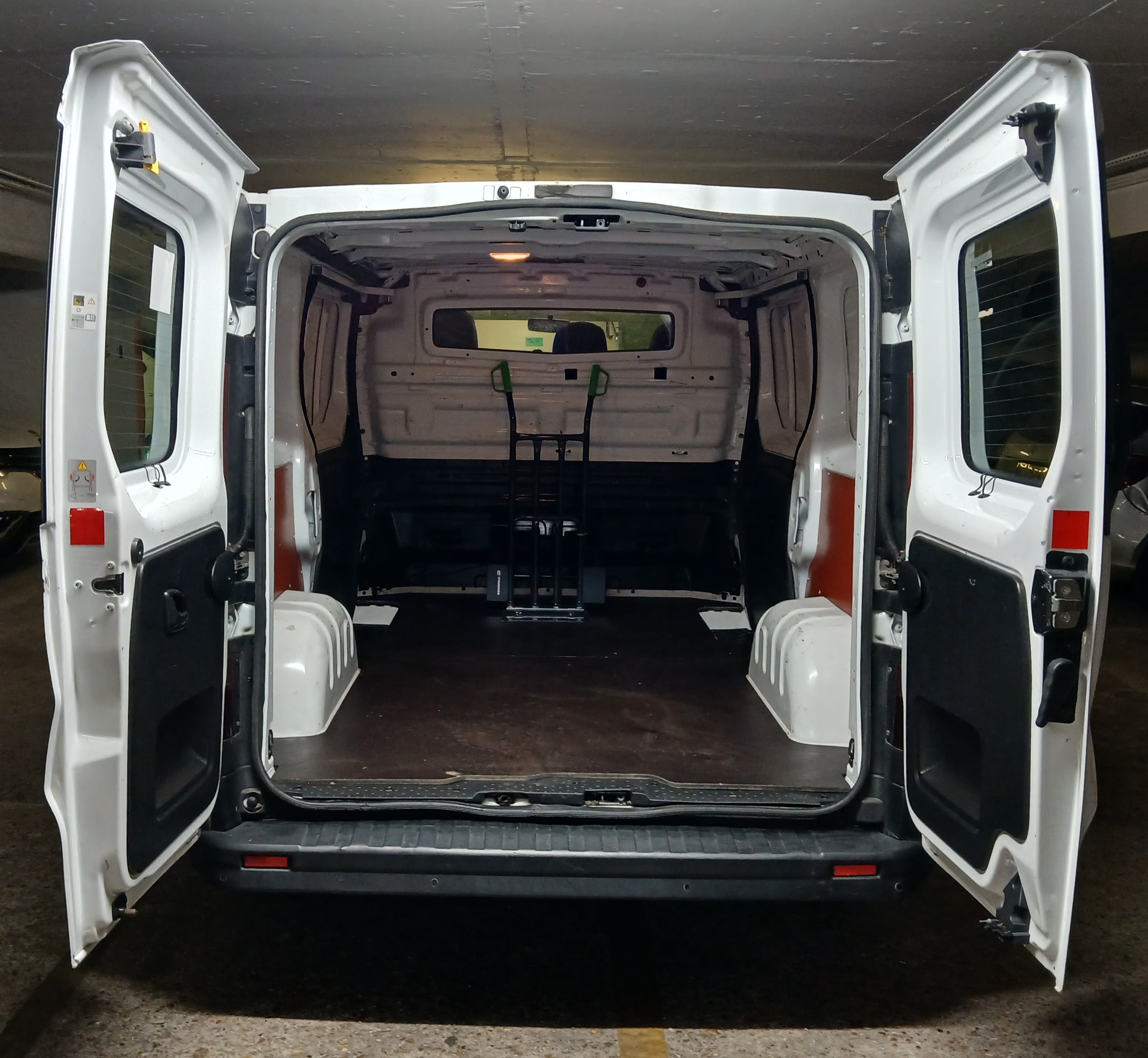 Opel Vivaro avec Autoradio