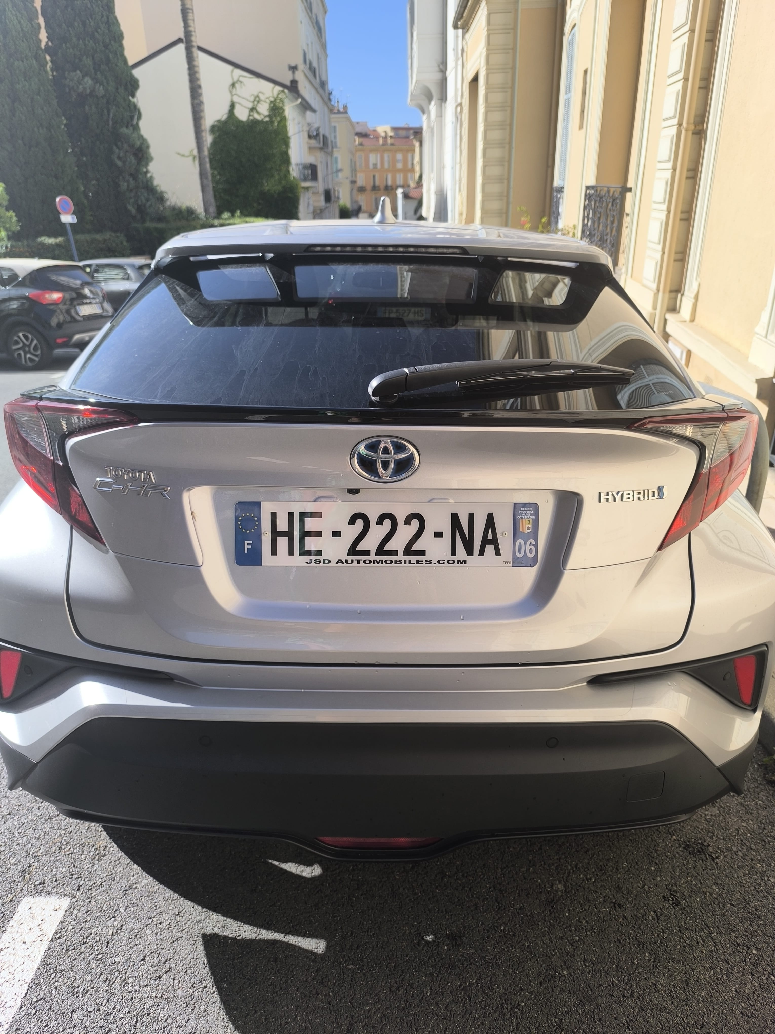 Toyota C-HR Hybrid avec Apple CarPlay