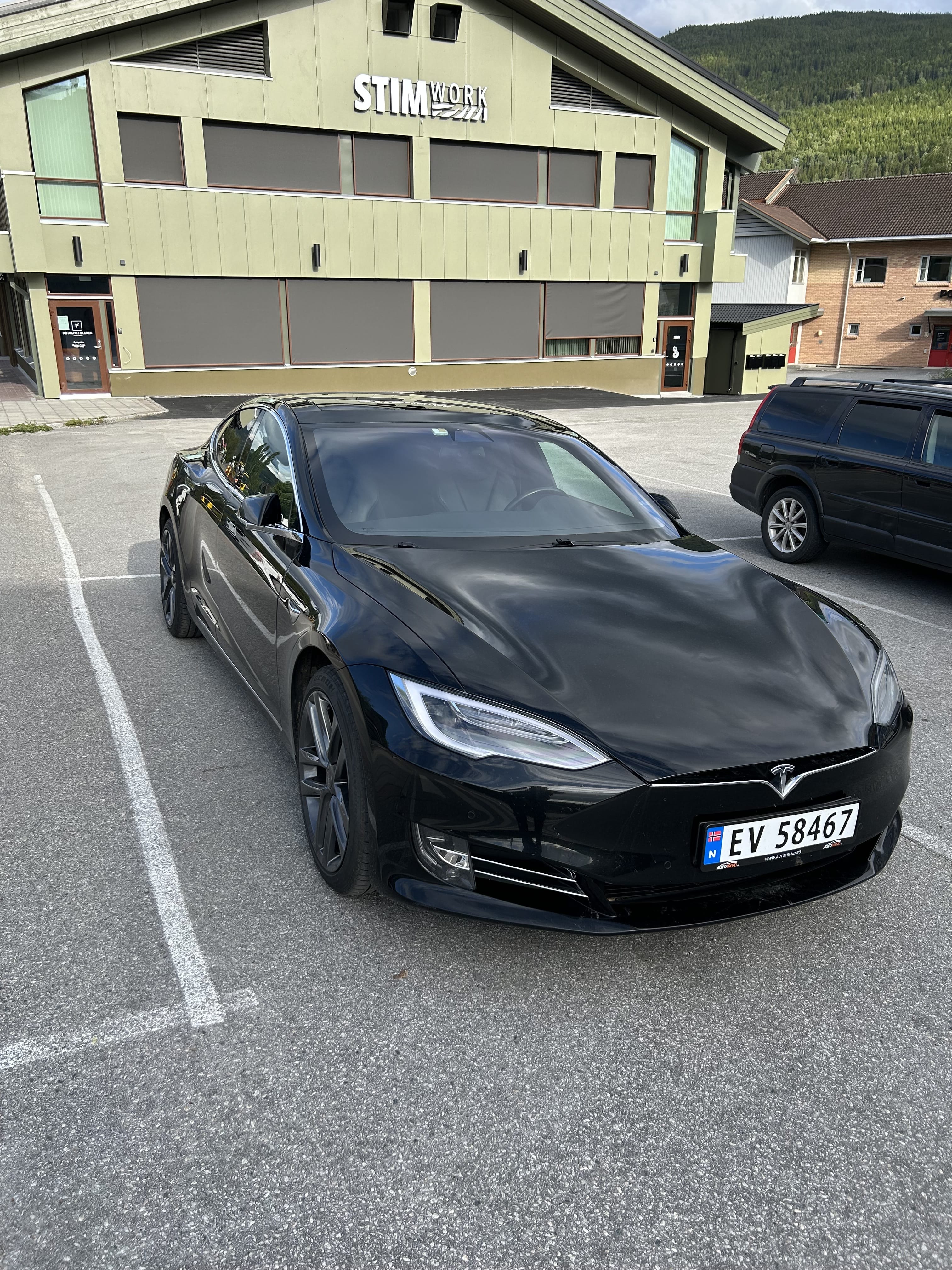 Tesla Model S 75D med Aircondition