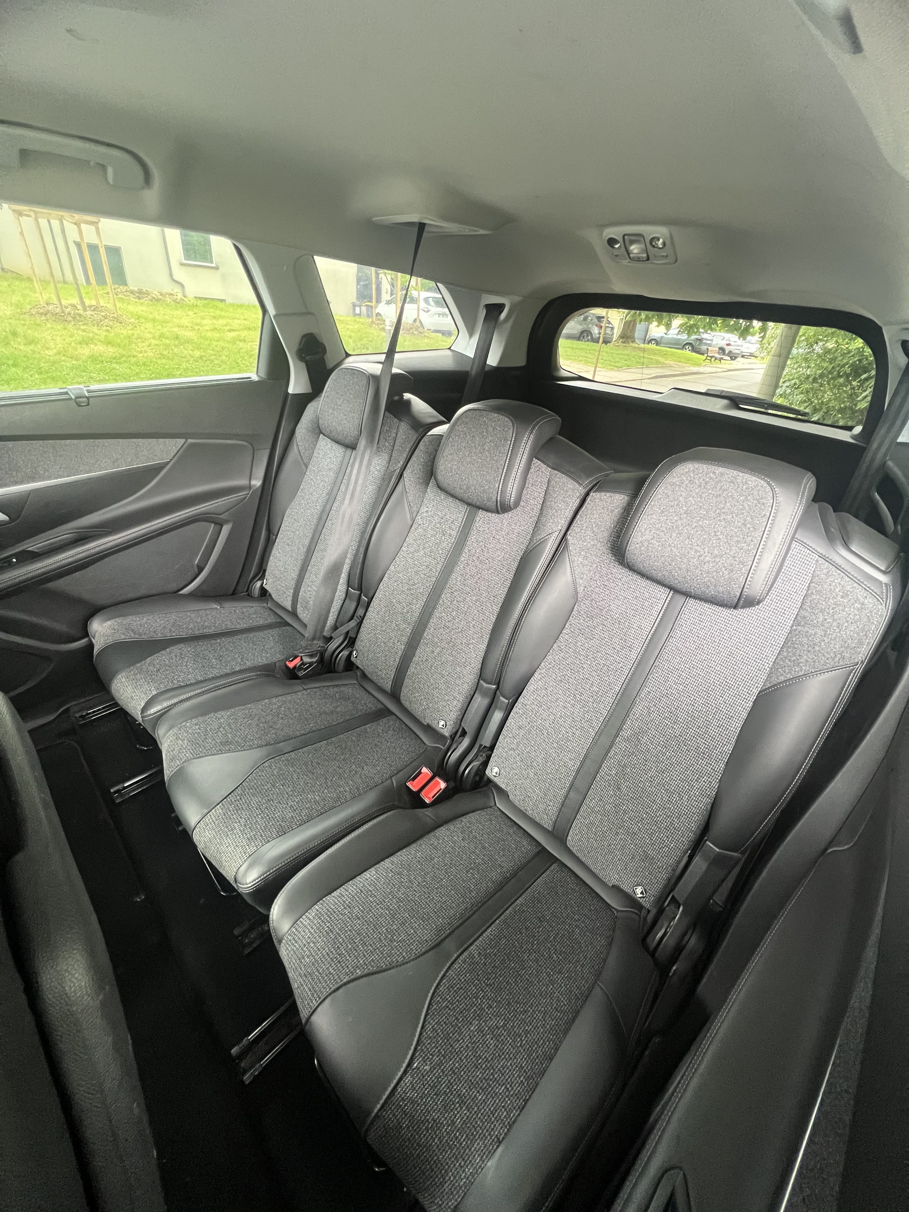 Peugeot 5008 avec GPS