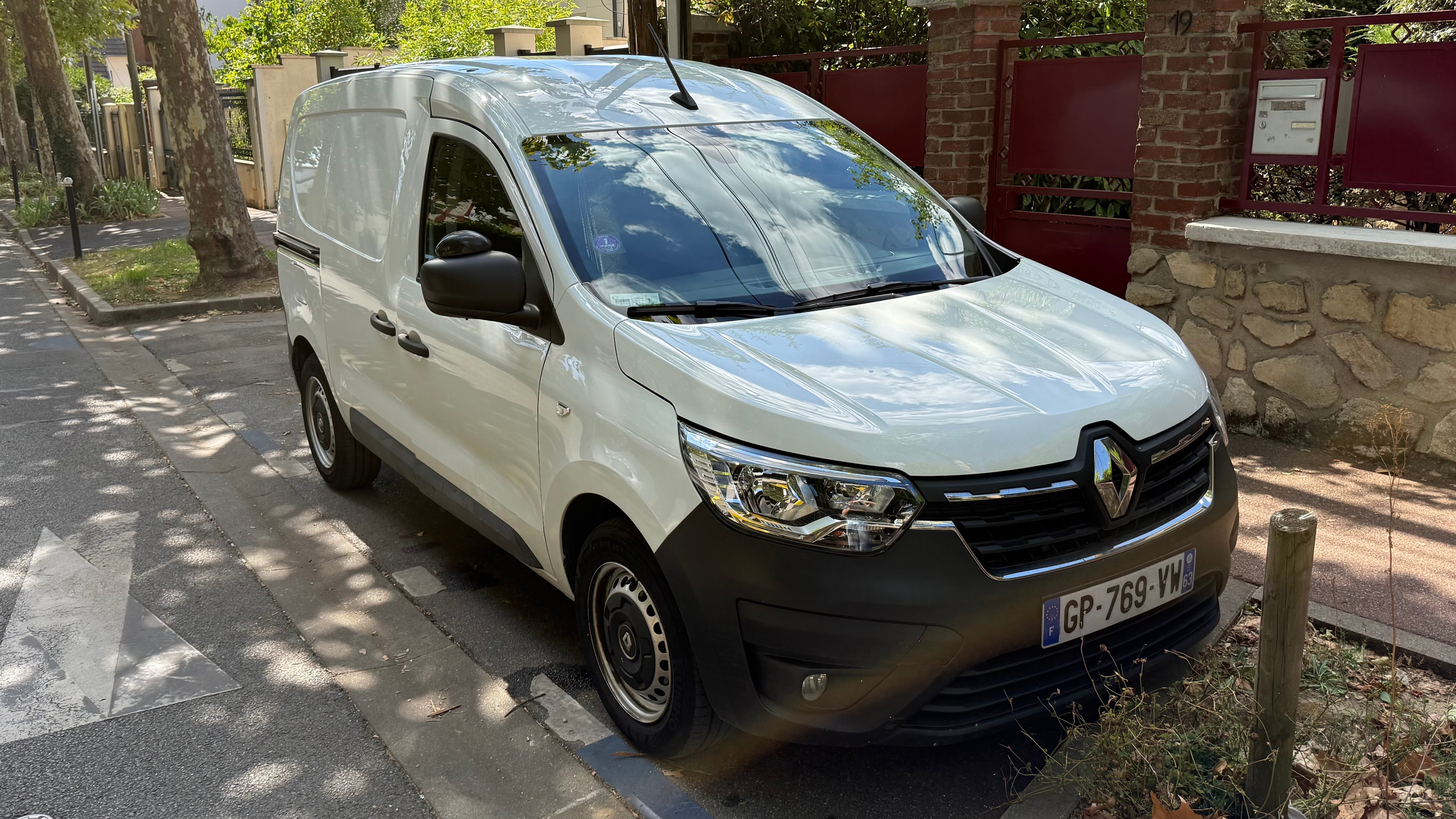 Renault Express, 2023, Essence 95