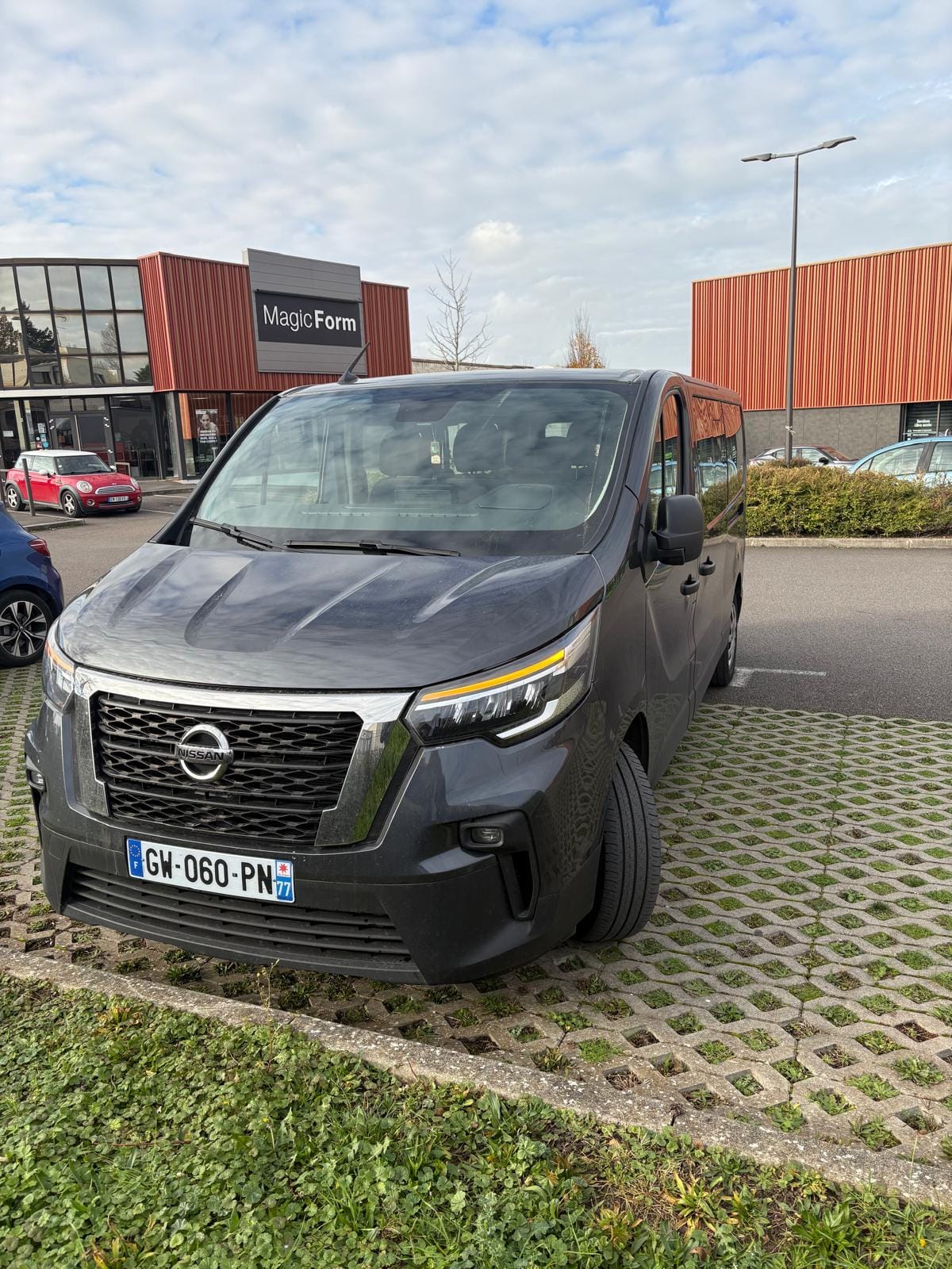 Nissan Primastar, 2024, Diesel, automatique, 9 places et plus