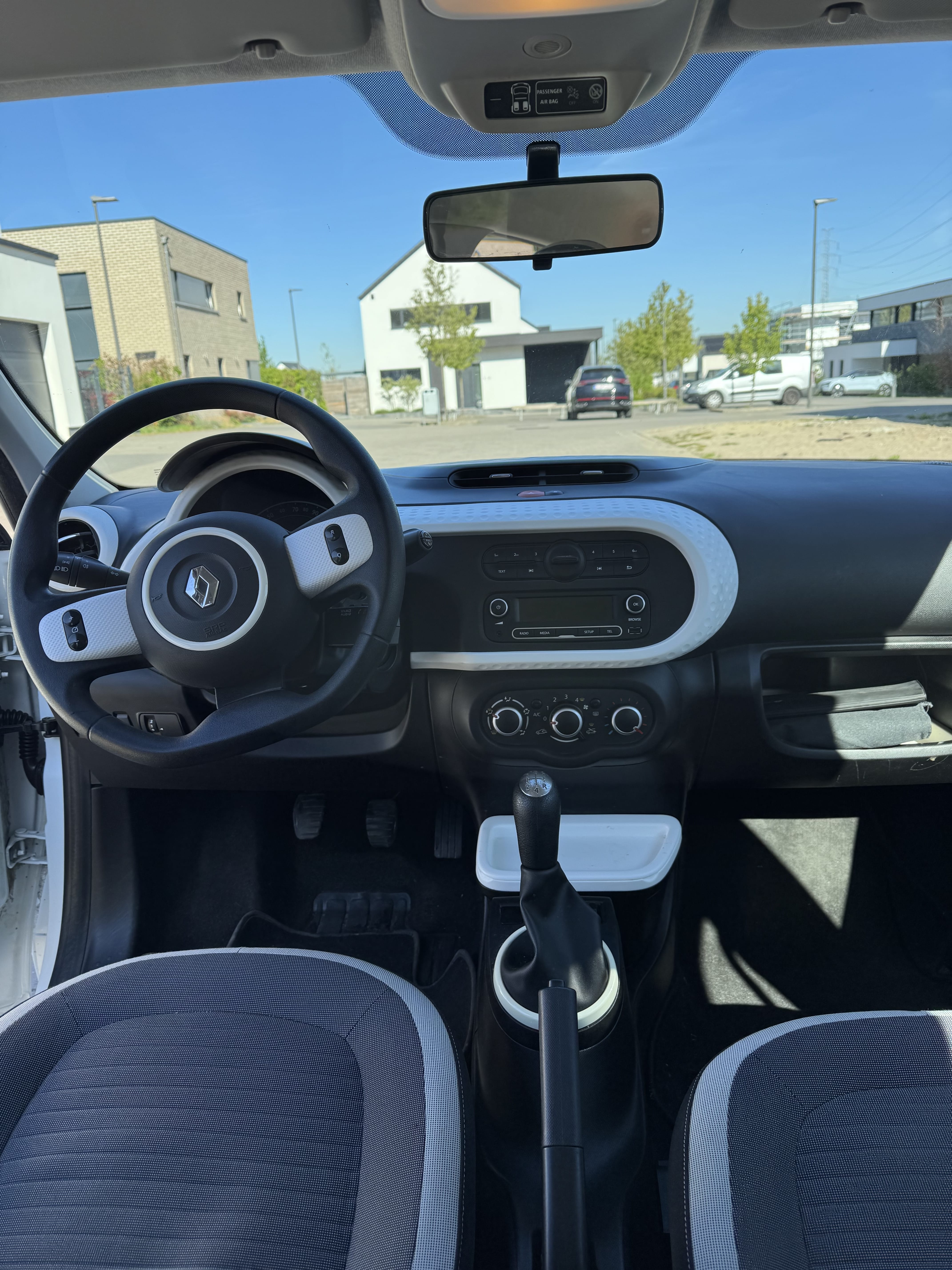 Renault Twingo III 1.0 essence with Baby seat