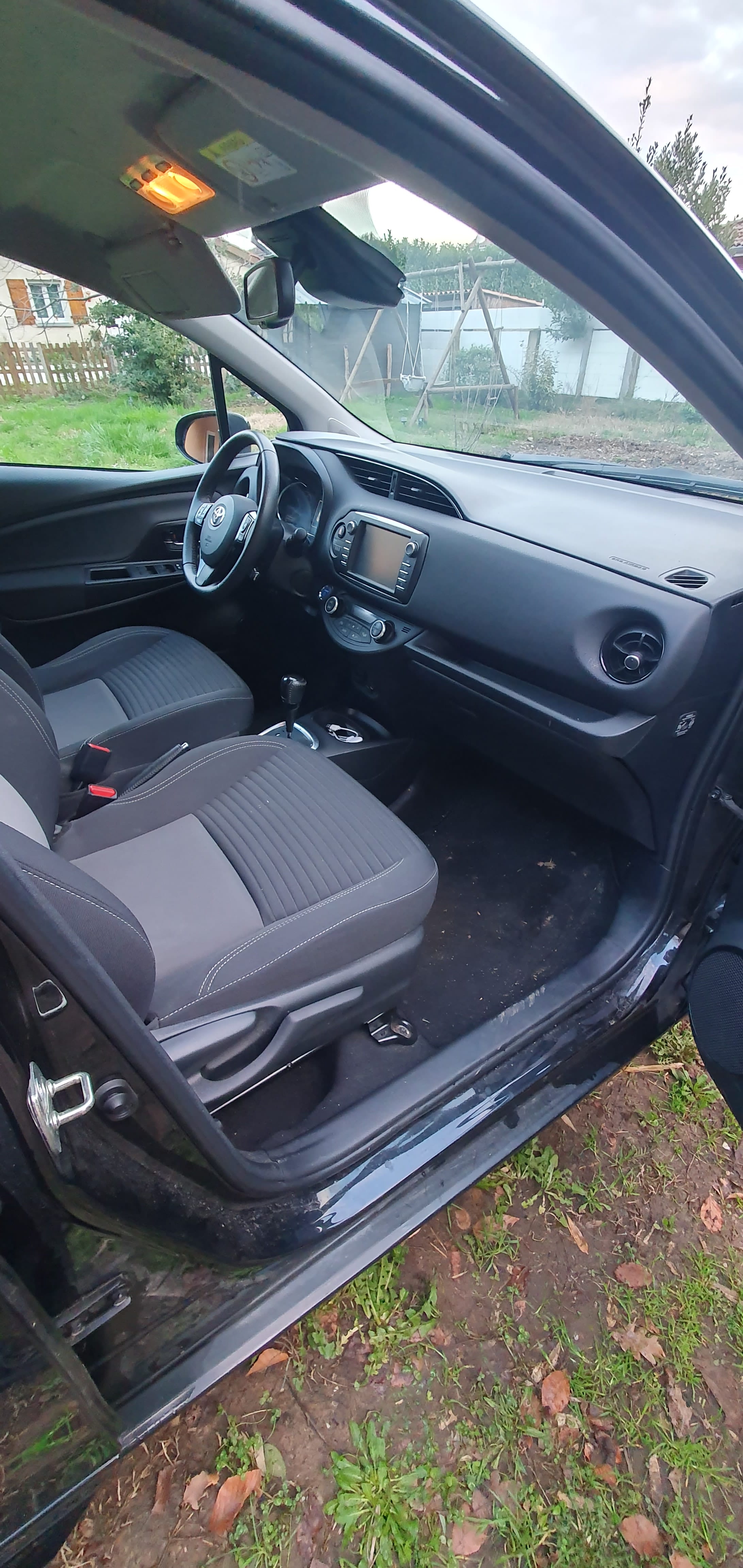 Toyota Yaris Hybride avec Siège bébé